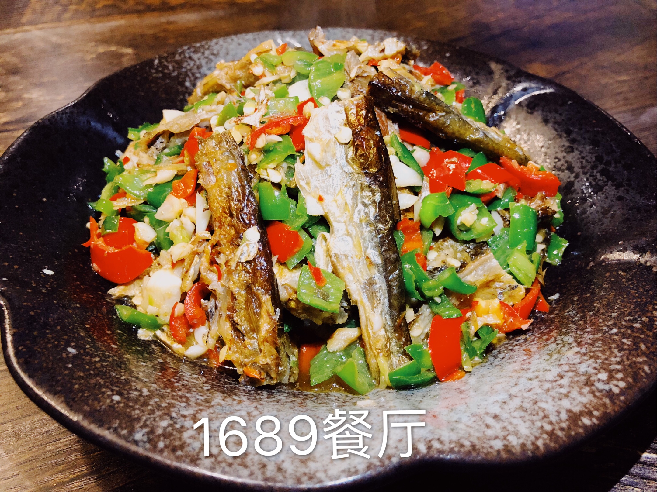 青椒小鱼仔(有股淡淡的烟熏味,恰到好处的辣度,无论是配or,好吃到怀疑