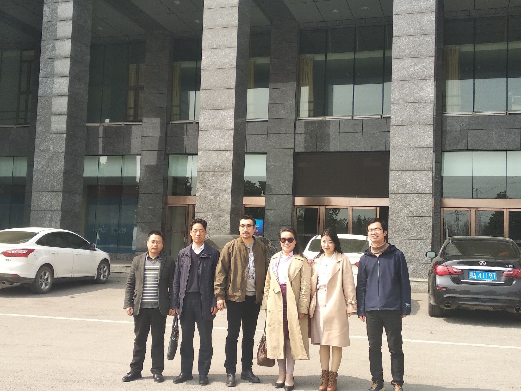 李总与刘教授及中建深装设计大咖合影留念