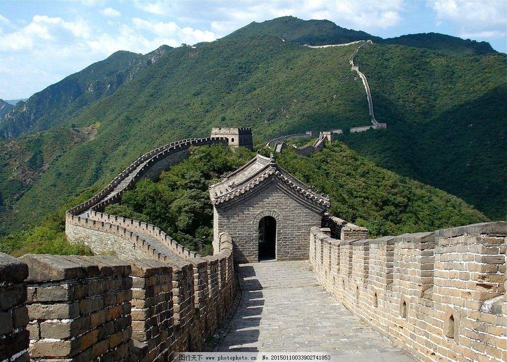 长城(great wall),又称万里长城,是中国古代的军事防御工程,总长超过