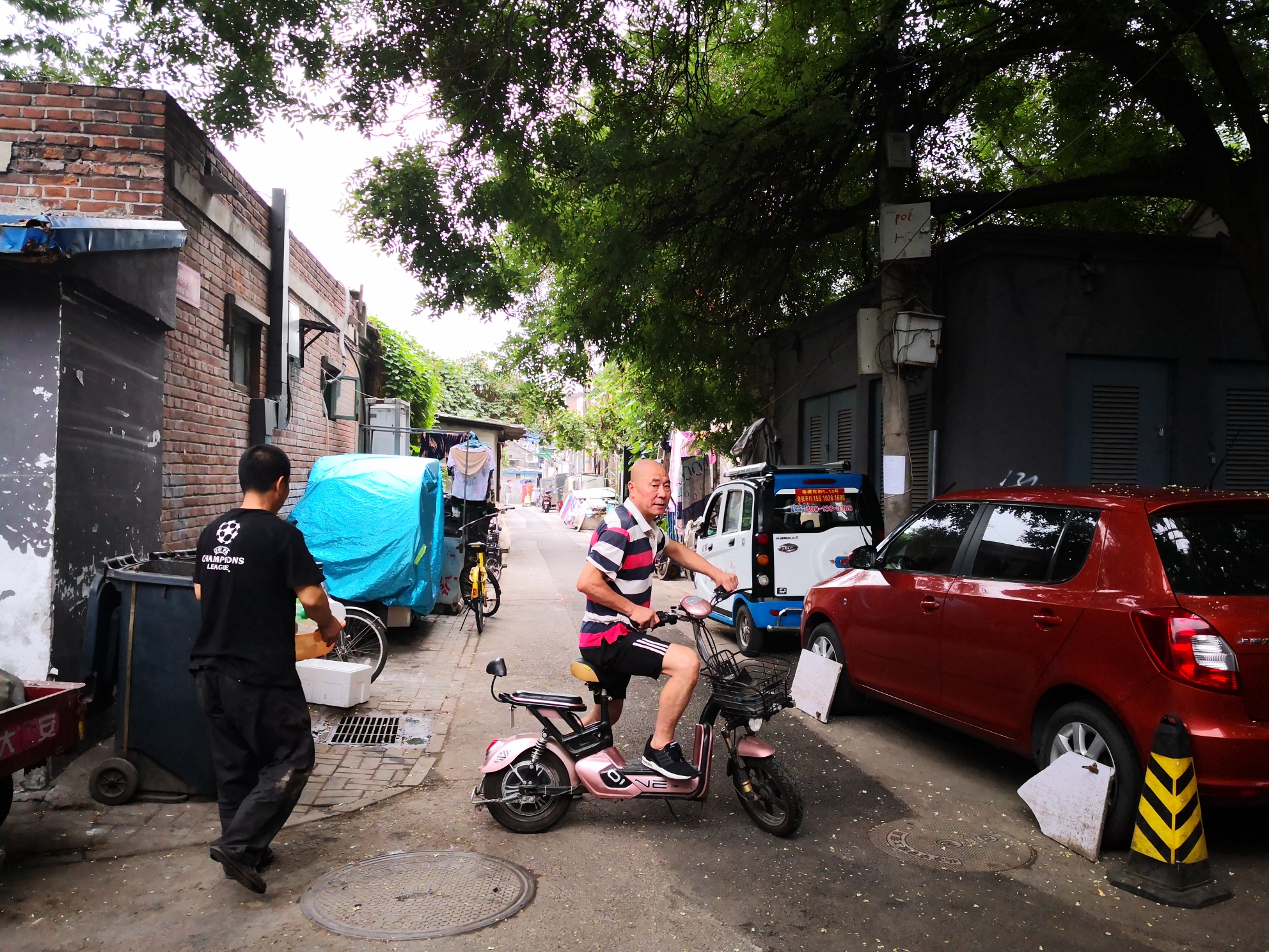 北京宣外,有一大片老城胡同 这里的墙上曾经贴着崔签改造的宣传