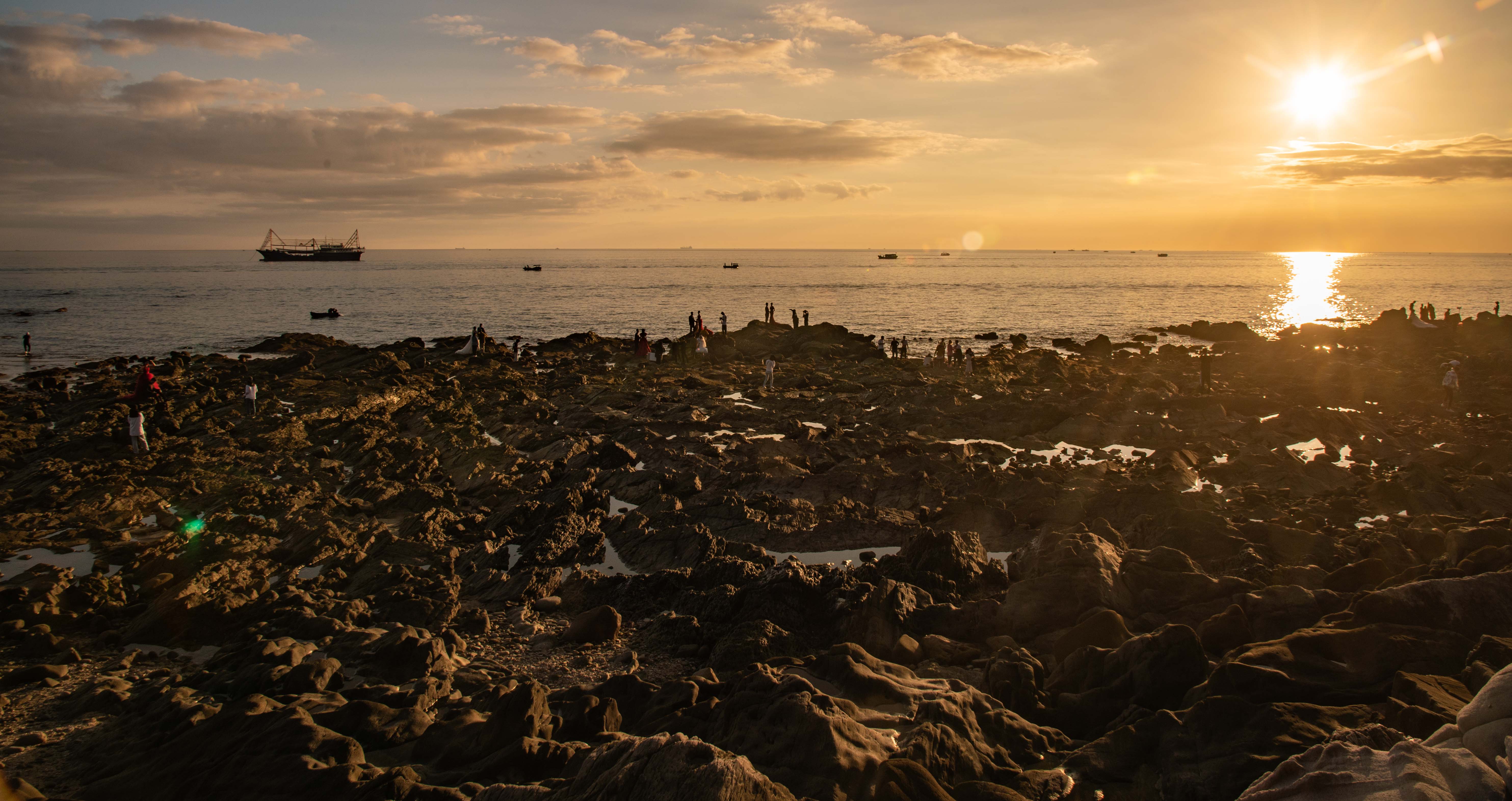 2020年11月20号.拍摄于北海冠头岭夕阳西落时.