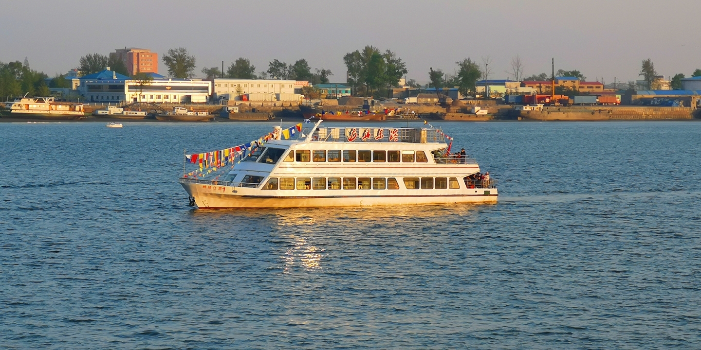 节日的鸭绿江畔