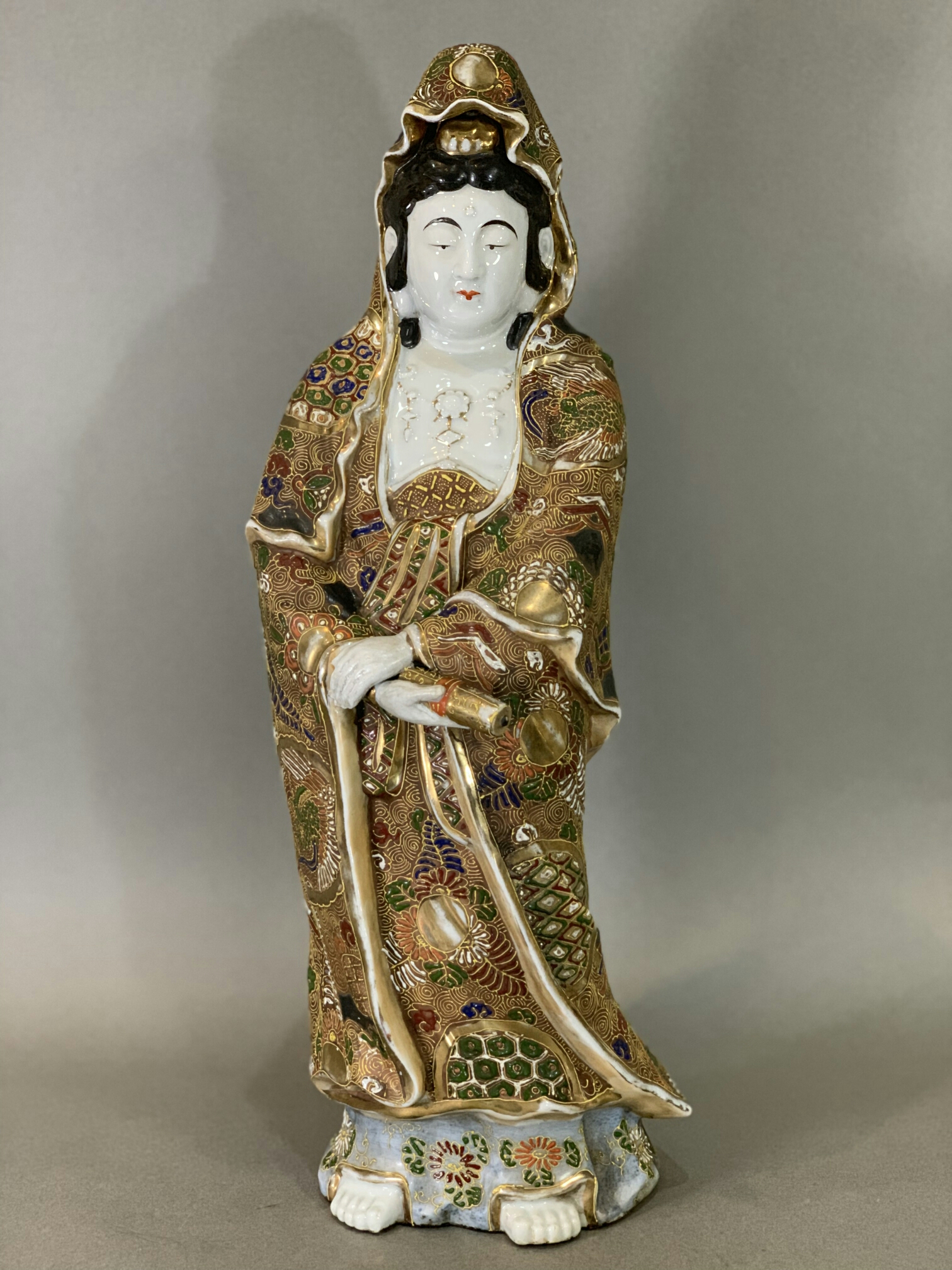 日本老九谷烧彩衣持经观自在菩萨