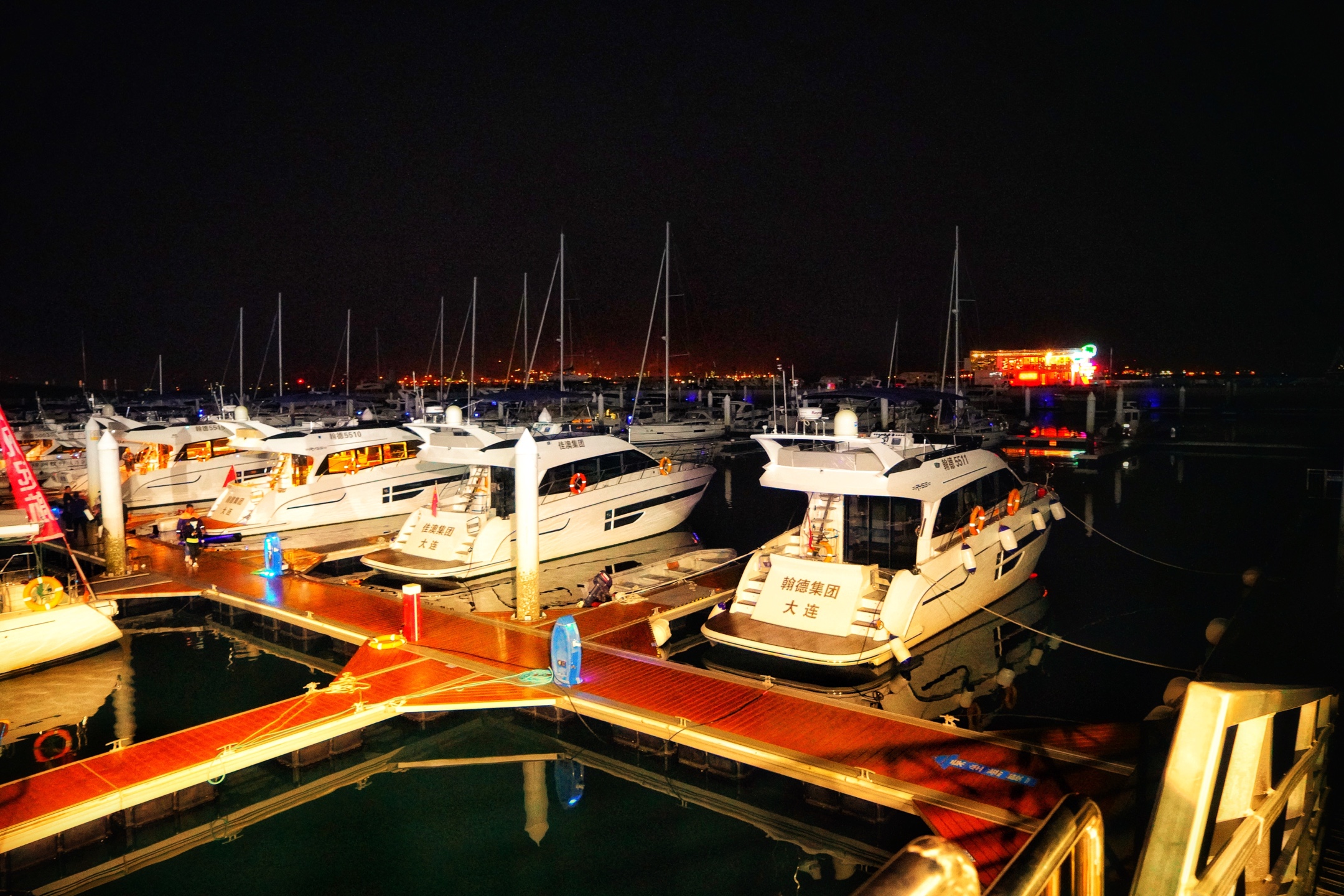 2018年10月4日晩 我乘坐"佳澳号"游艇 流览了海湾 拍下了夜景 2018年