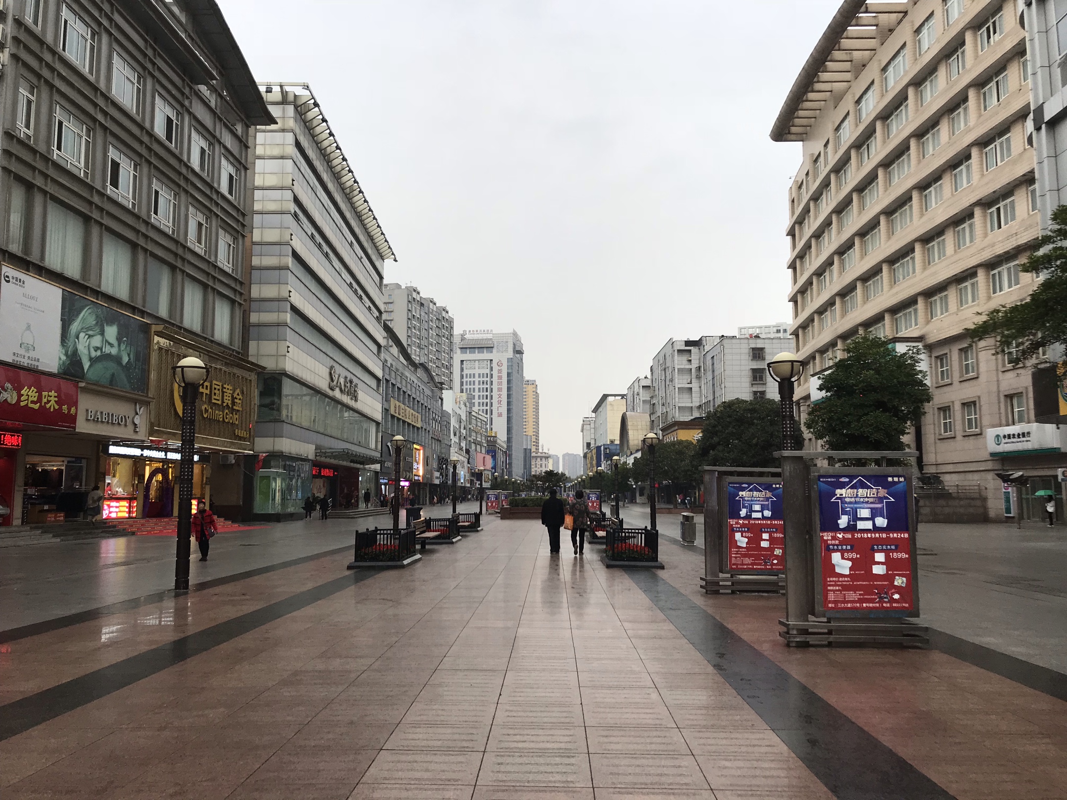 在雨中漫步姜堰区步行街!