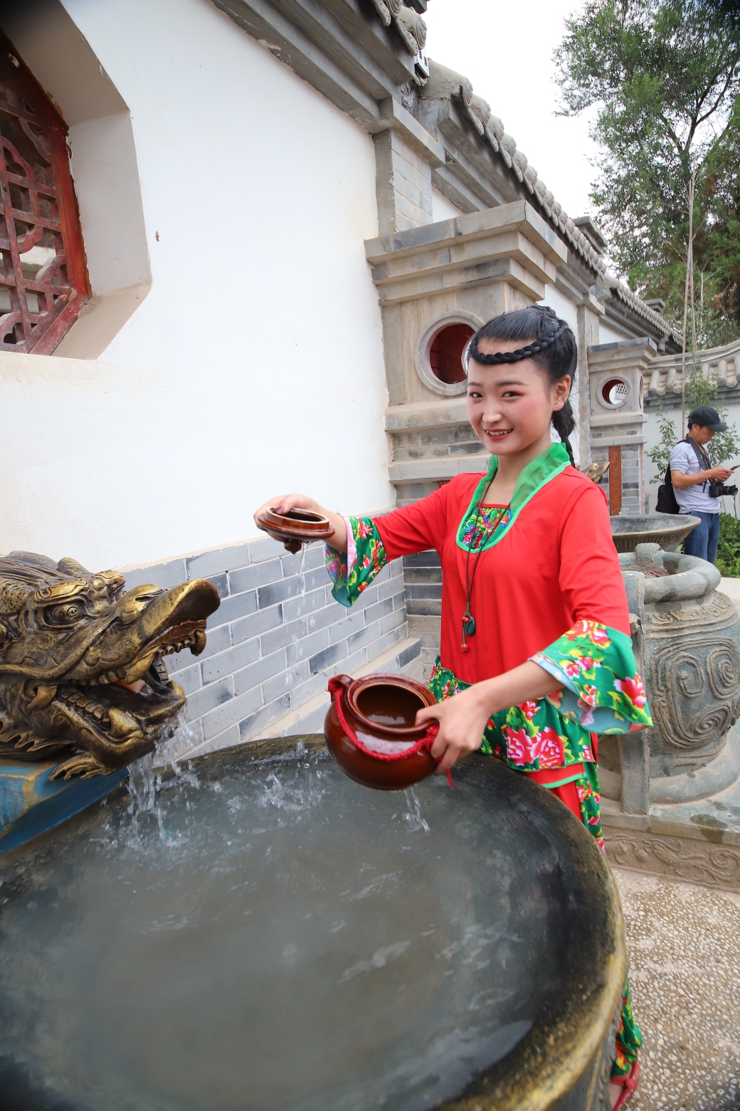 甘肃陇南礼县盐官镇第四届乞巧活动正在火热进行中.