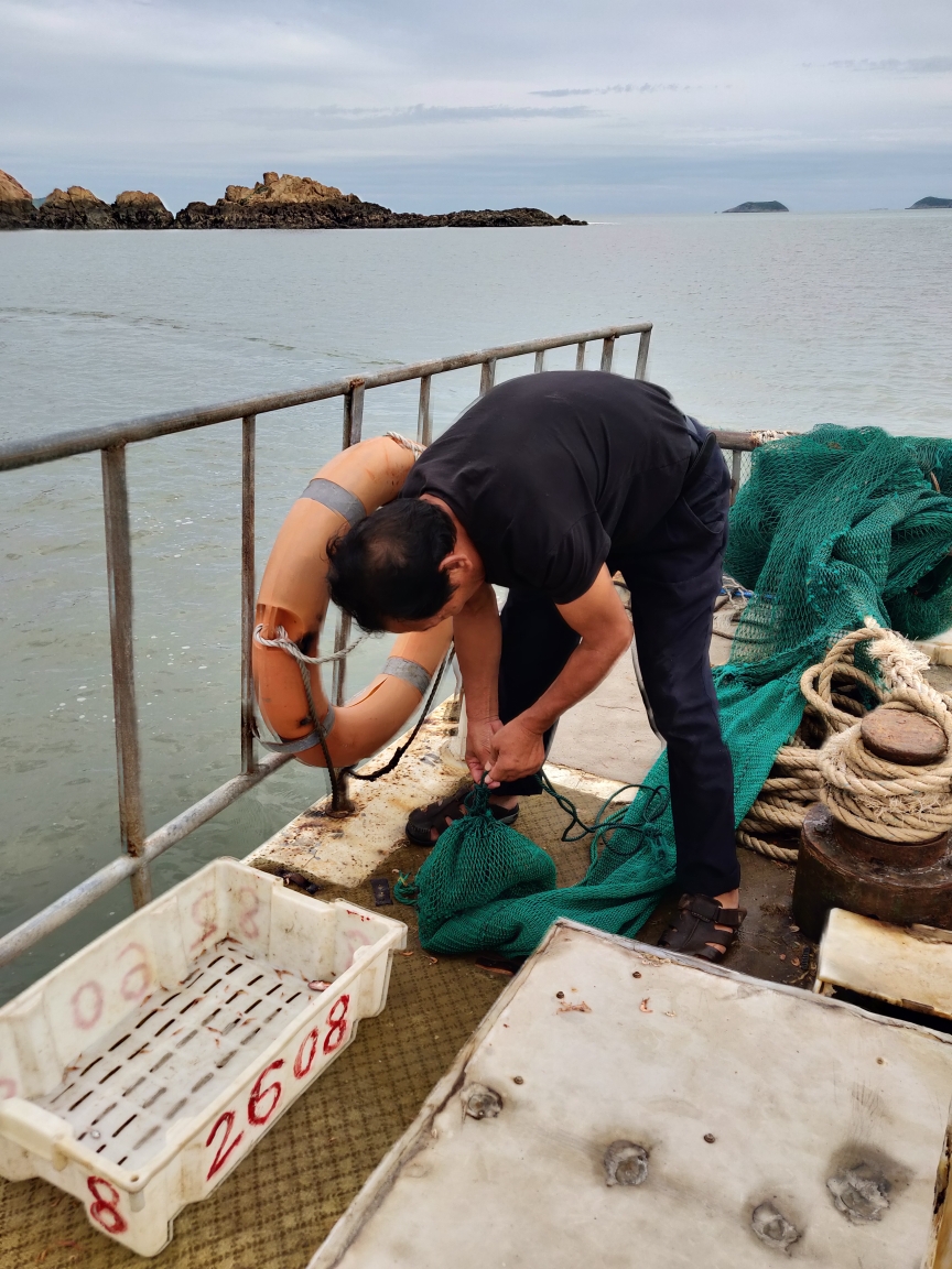 今天下午,我们体验出海捕鱼.         雨停了,风歇了.