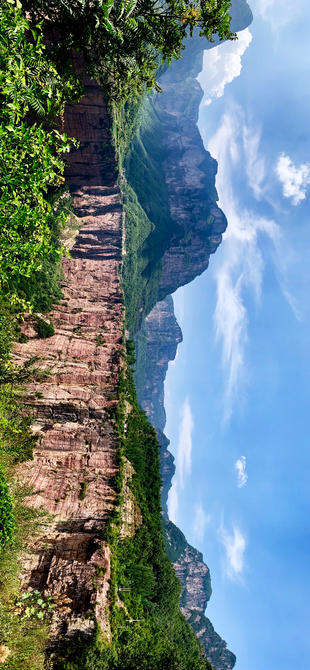 红岩大峡谷