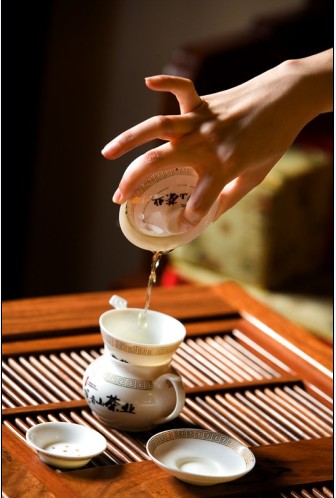 品的是茶,静的是心, 悟的是人生,涤的是灵魂