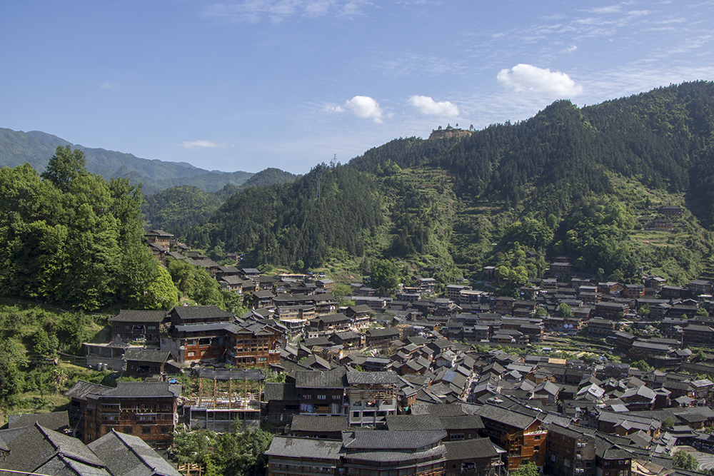 西江千户苗寨位于贵州省黔东南苗族侗族自治州 雷山县东北部的