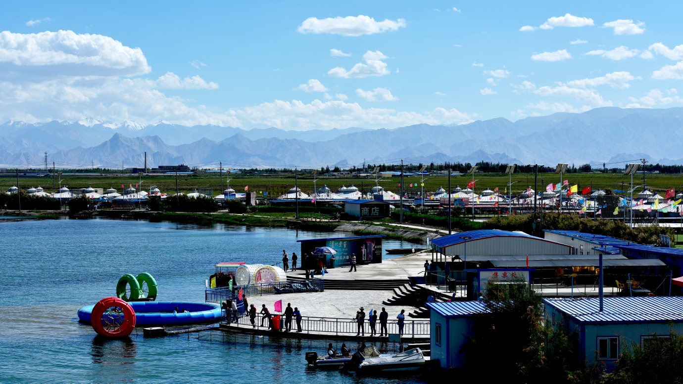 格尔木《美丽的.金鱼湖》