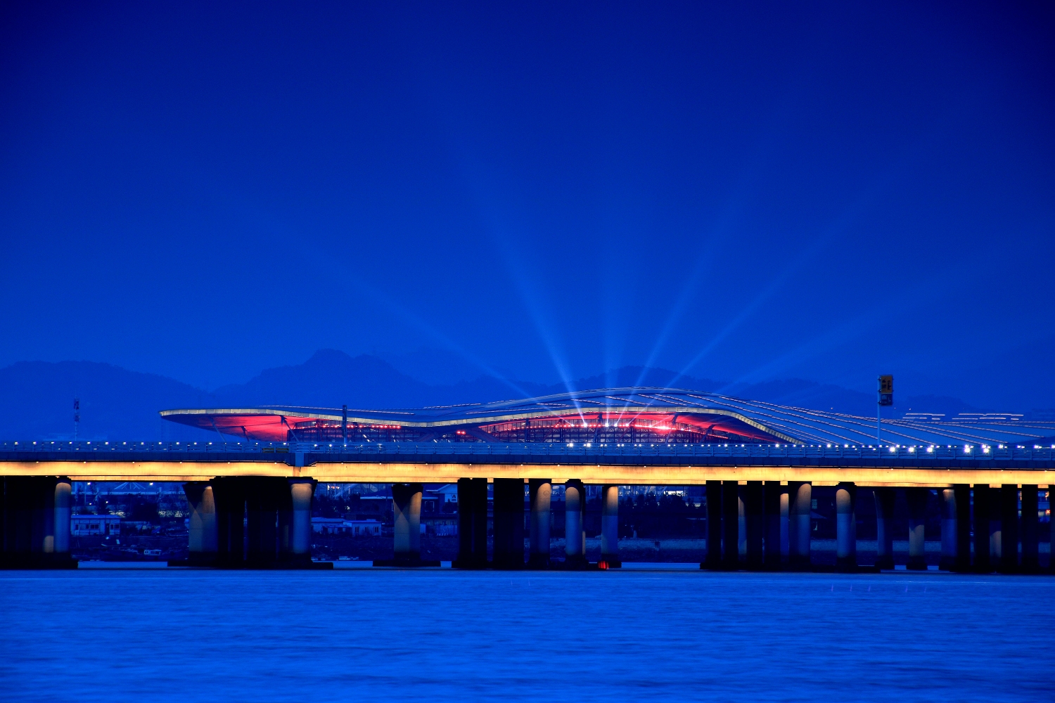 胶州湾大桥夜景图片