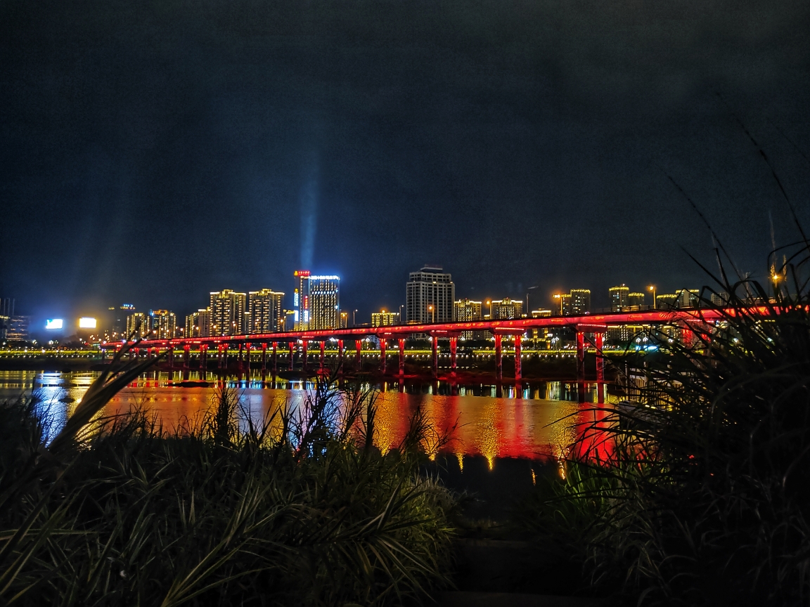 南充印象嘉陵江湿地公园夜景(手机版)完稿于5,10日.