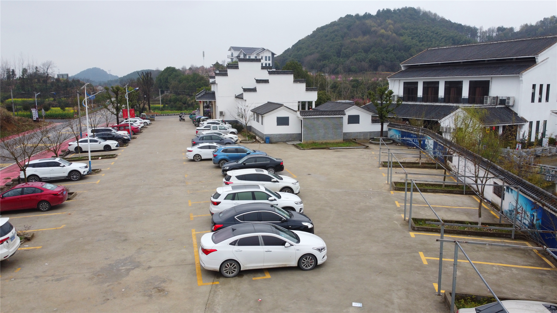 武穴希尔寨风景区生态农庄停车场