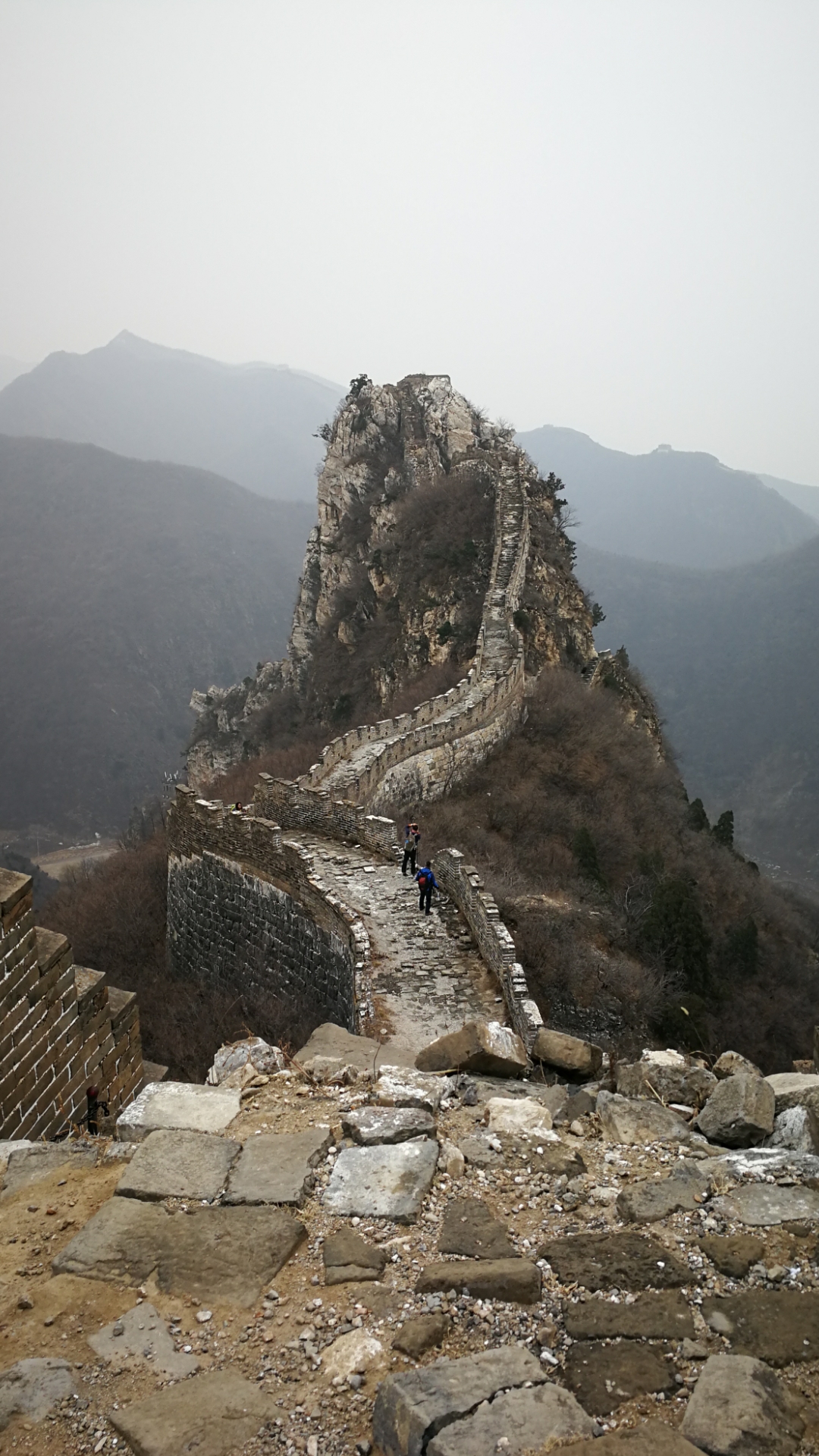 张家口长城护卫队山水户外队11月23日登顶响水泉驴鞍岭段长城