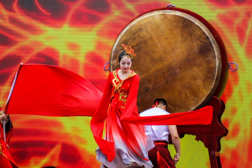 震撼鼓乐表演《鼓舞新虹》