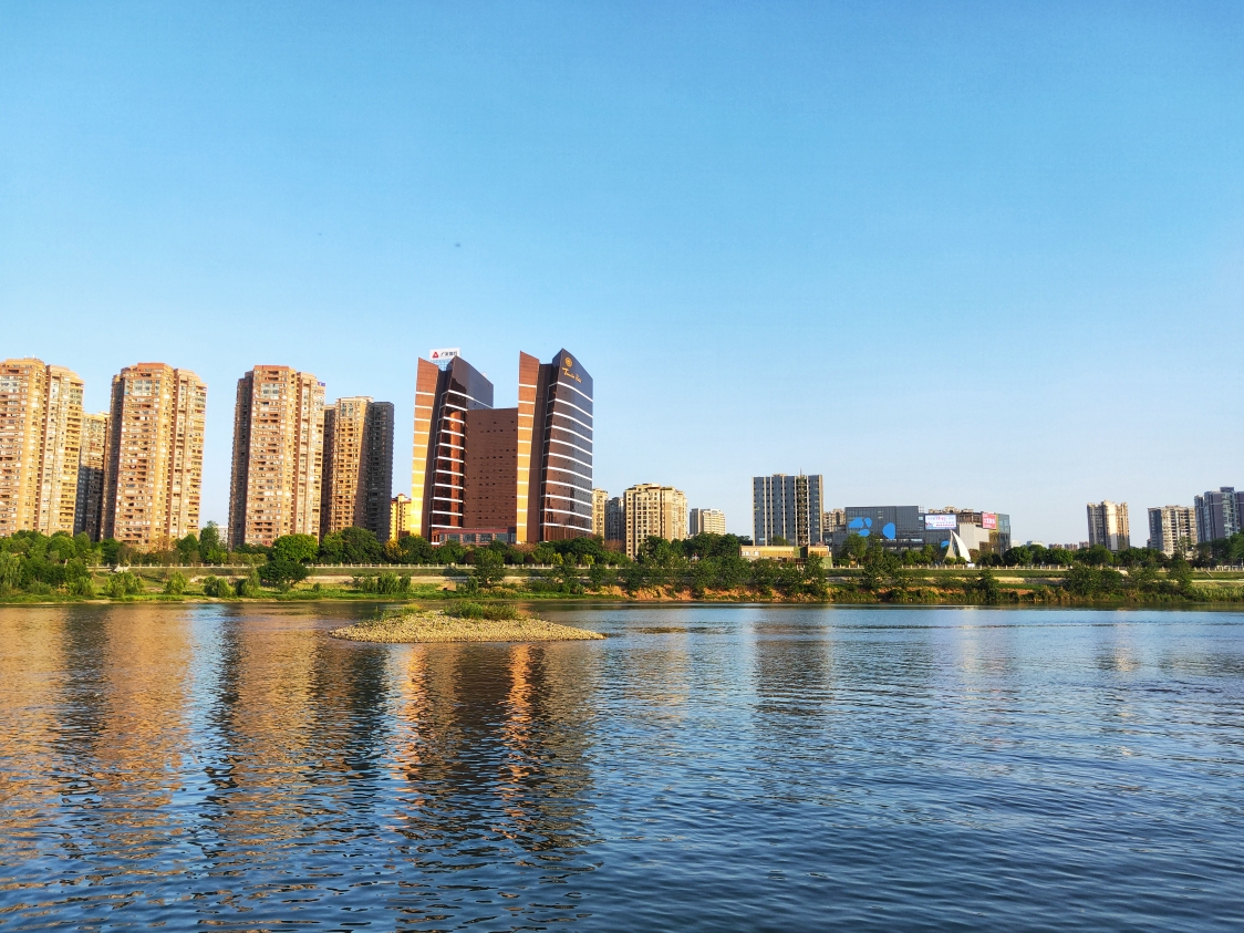 來到印象嘉陵江溼地公園,這座公園位於嘉陵江畔,城市之心,佔地2700畝