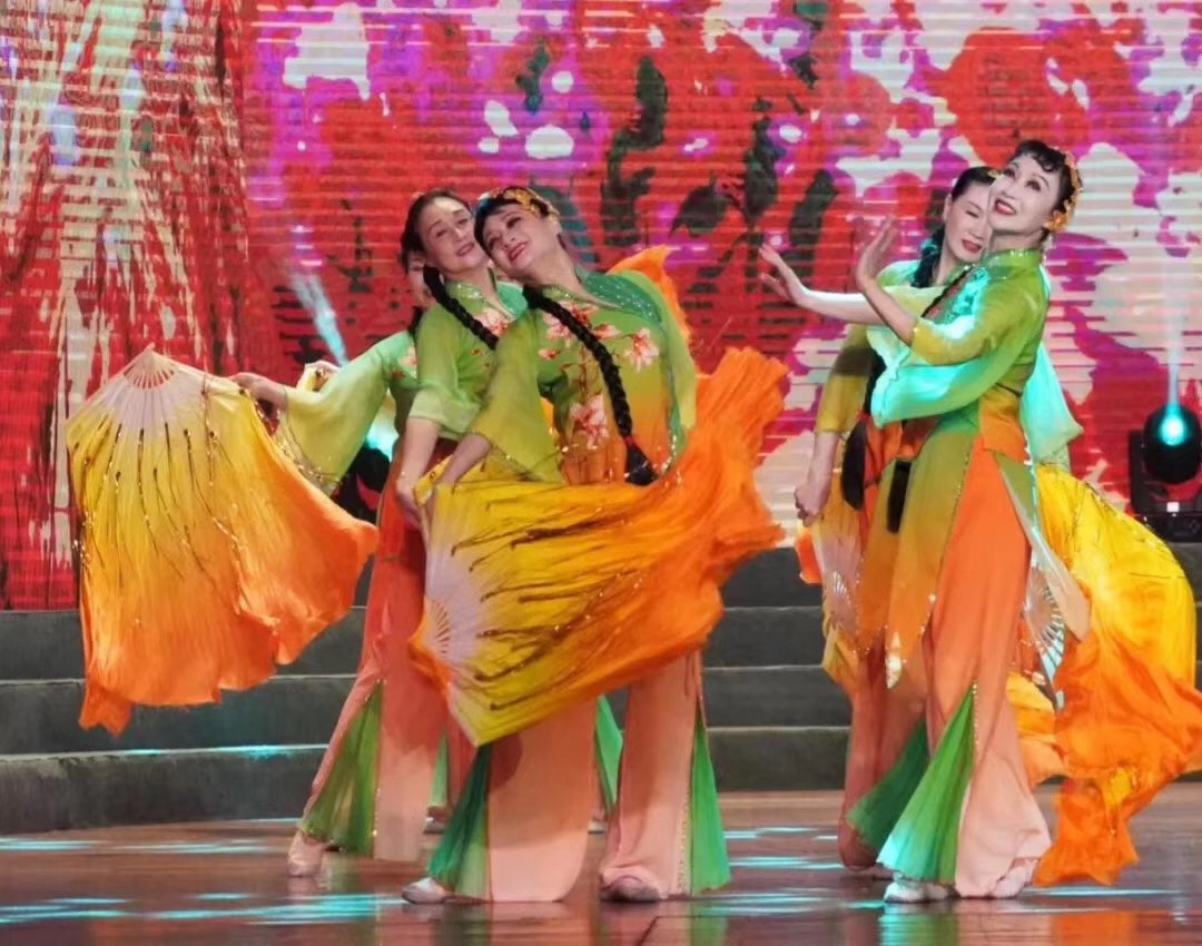 舞蹈《在希望的田野上》编导:李春燕苏娜表演:吴南萍俞春阳高勤芳等