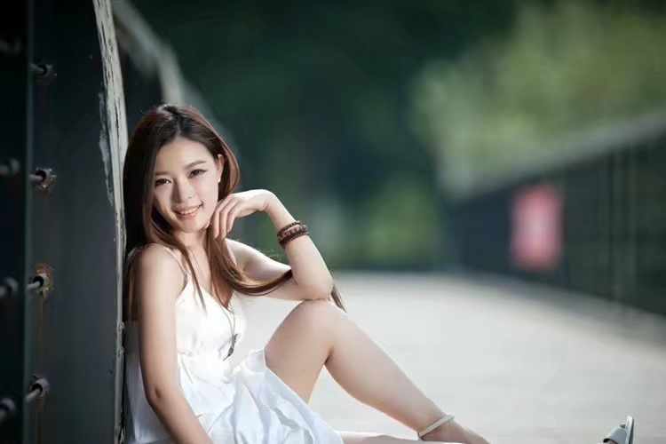 把我自己的想念折成一个纸飞机,放飞了它,带着我的思念,穿越那些阻隔