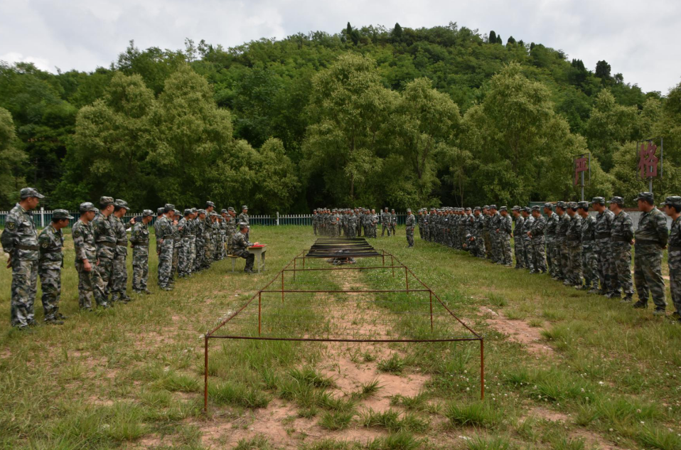 训练场上挥汗如雨练兵备战强势来袭康县轮训备勤民兵连组织单兵战术