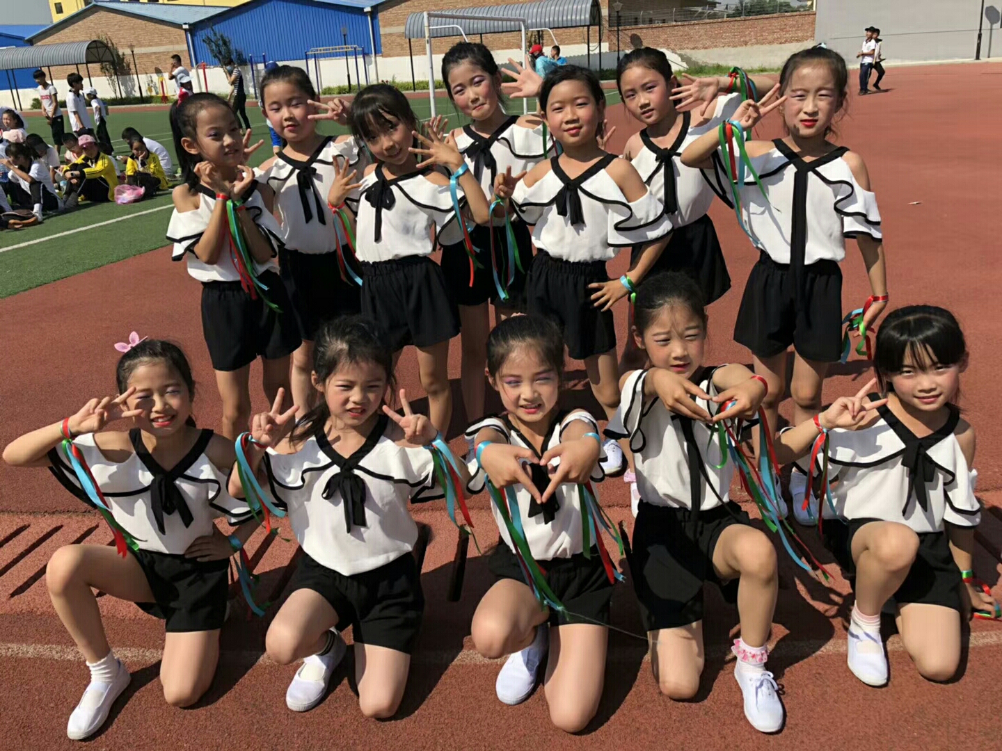 小学六一女生合影图片图片