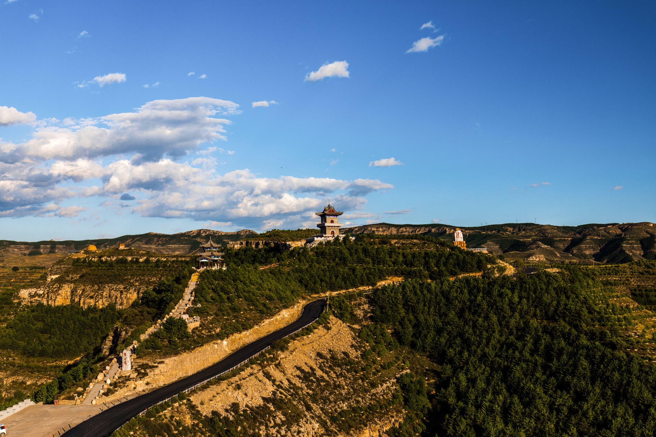 乾坤湾位于山西省永和县打石腰乡河会里村和陕西省延川县城南部53公里
