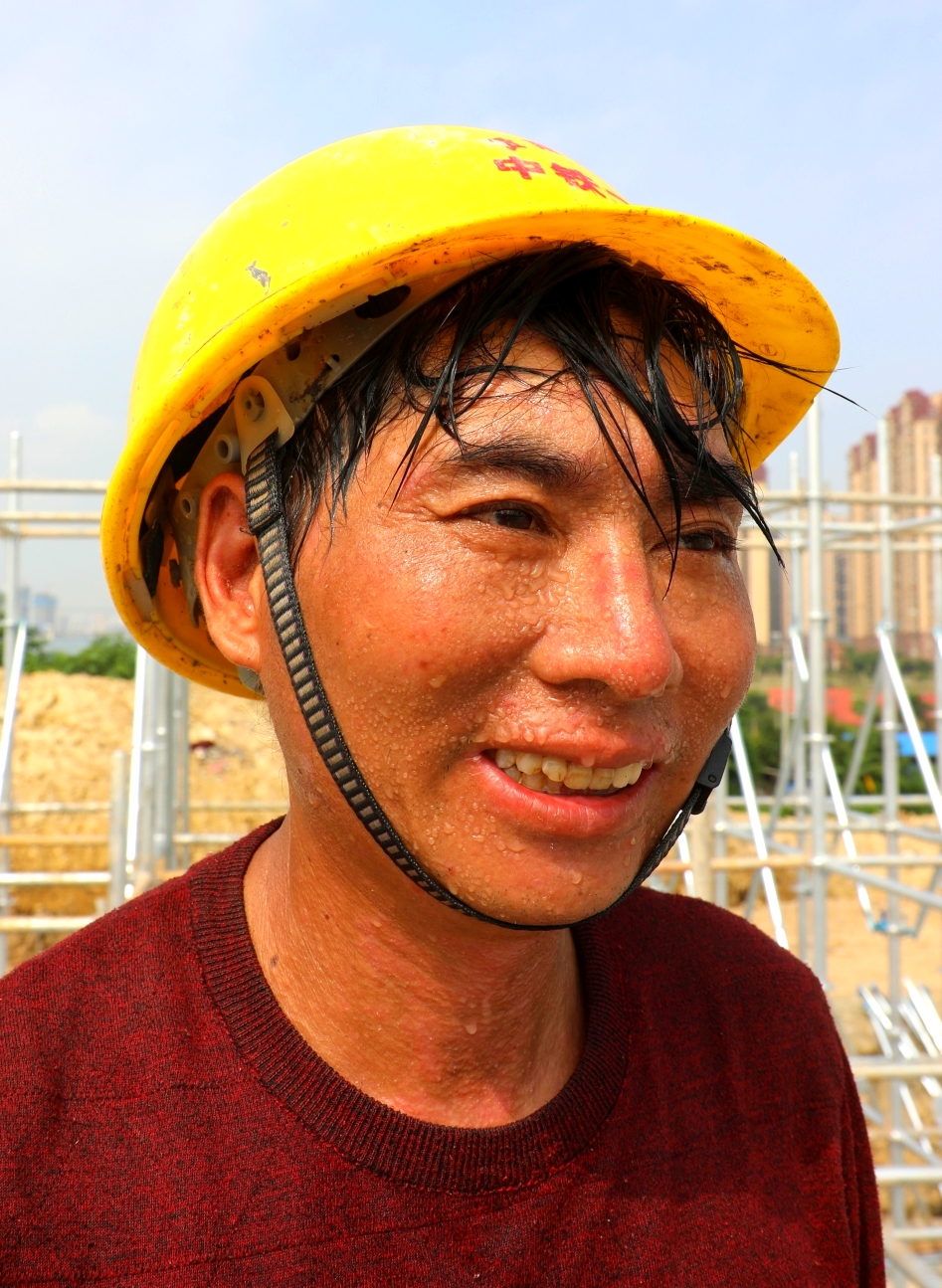 中铁一局贵南高铁项目五一劳动节劳动者风采