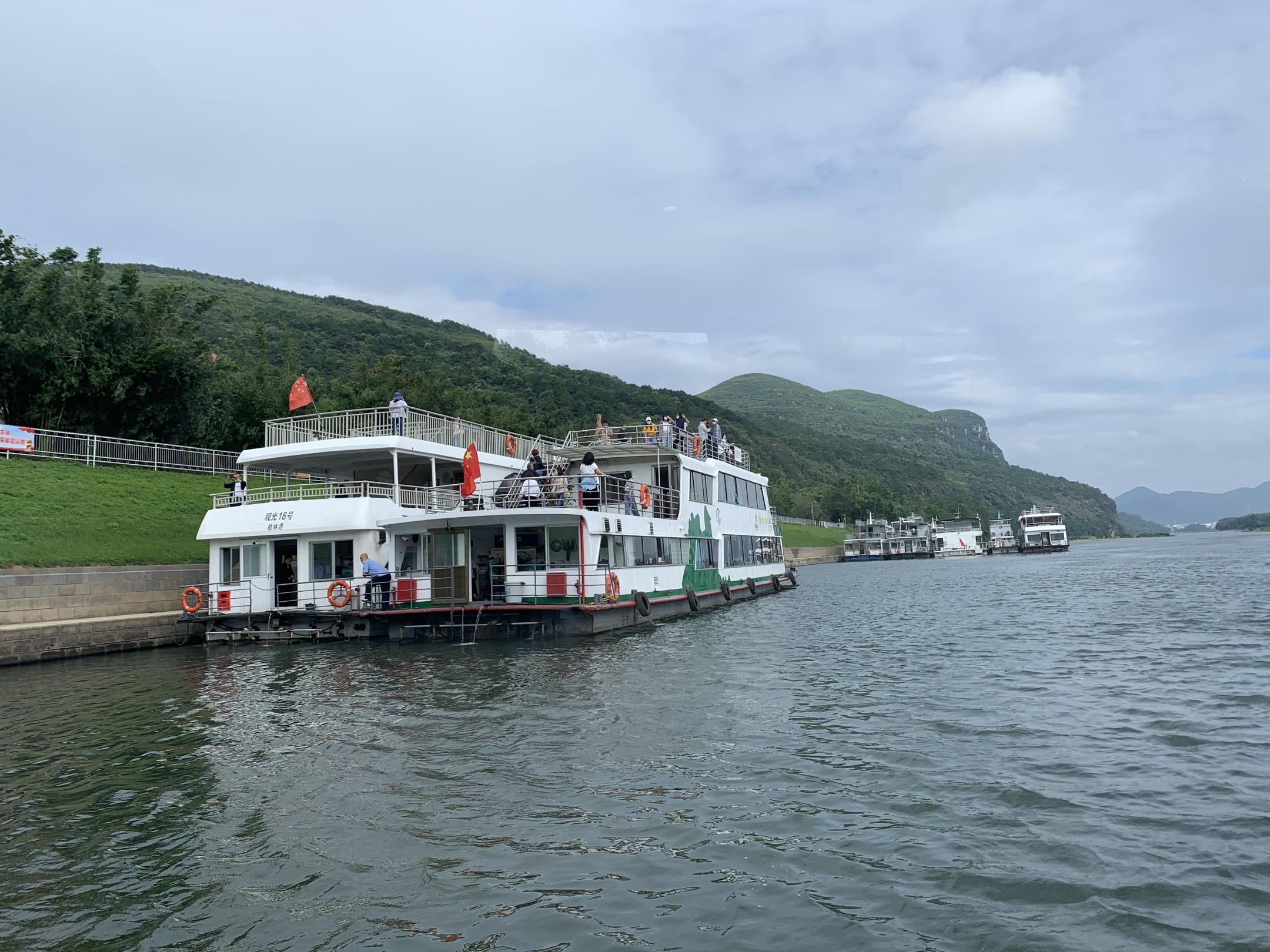 拥抱桂林-秋泛漓江入画中