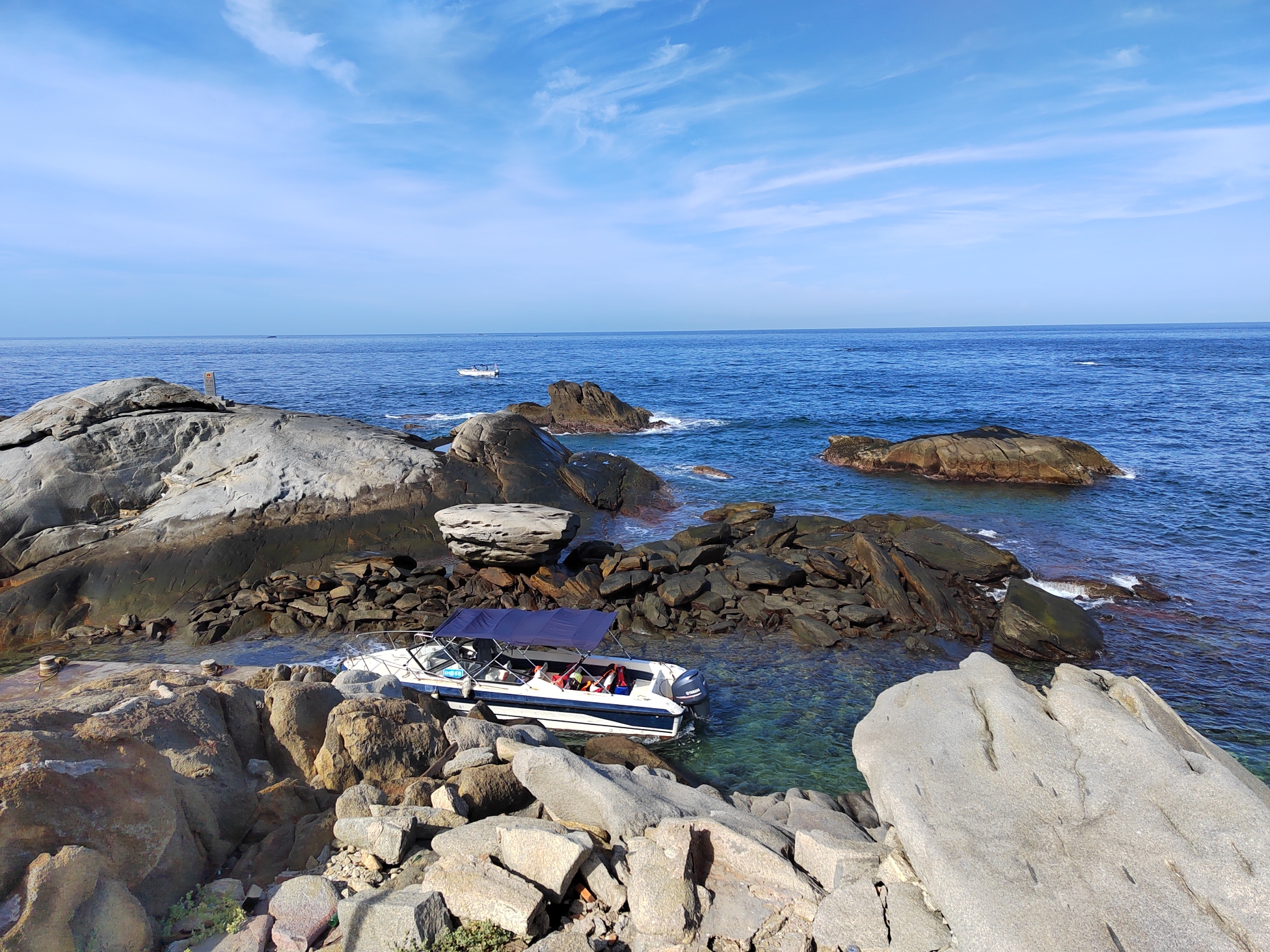 属于广东省汕头市南澳县的外岛,位于南澳县南澎列岛南部,西北距南澳岛