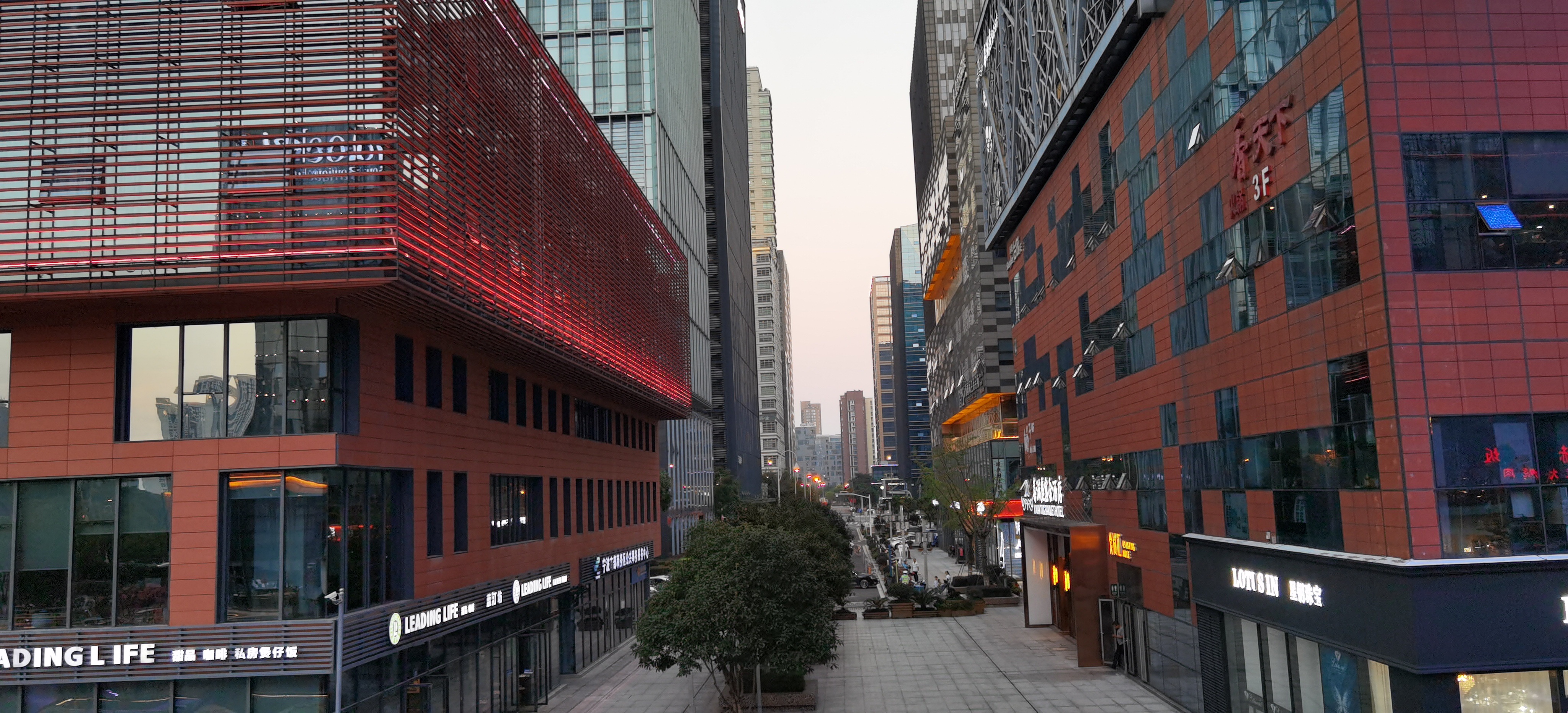 宁波南部商务区的水街之夜