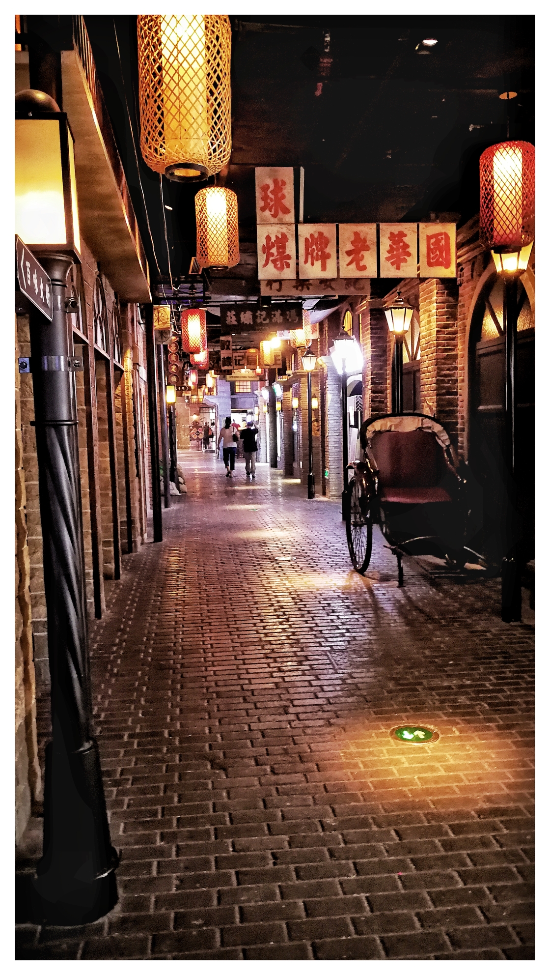 世纪汇1192弄——老上海风情街(手机拍摄2019813)