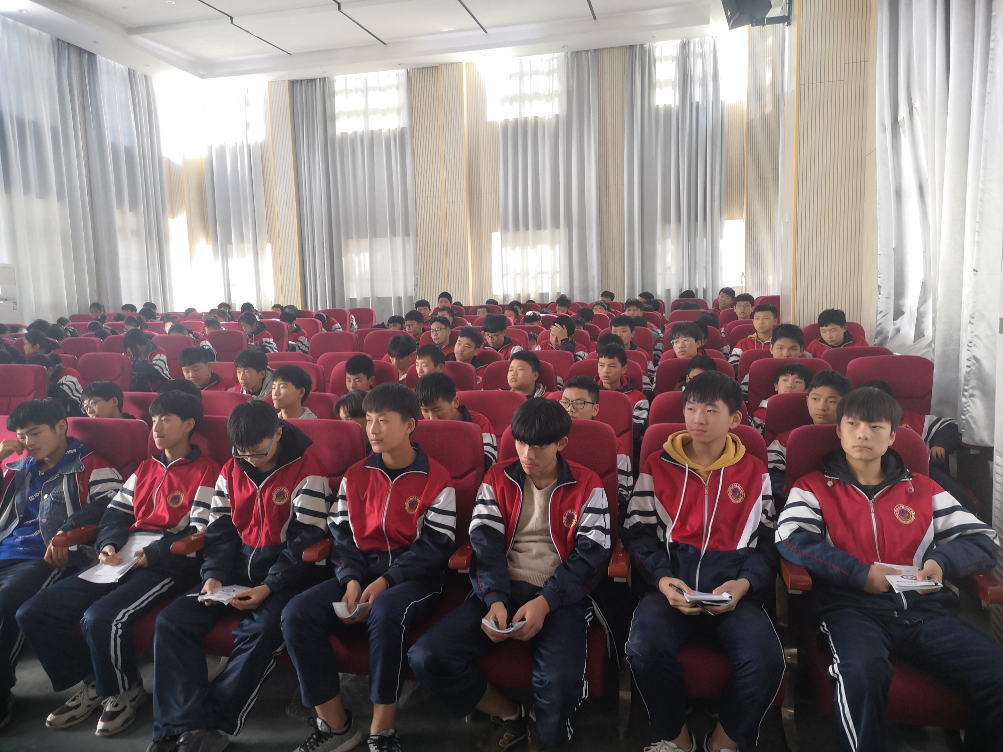 泗阳县卢集中学2019—2020学年度第一学期期中考试总结暨表彰大会