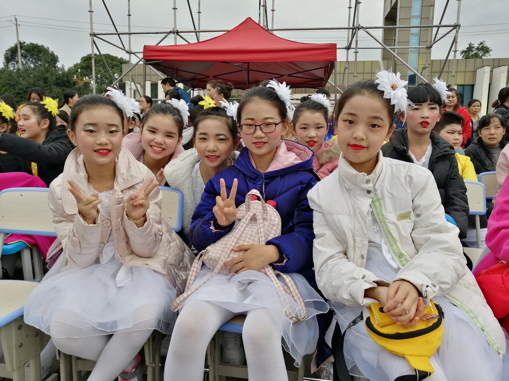 云天化中学第九届艺术周小学部2014级2班歌伴舞《仰望五星红旗》