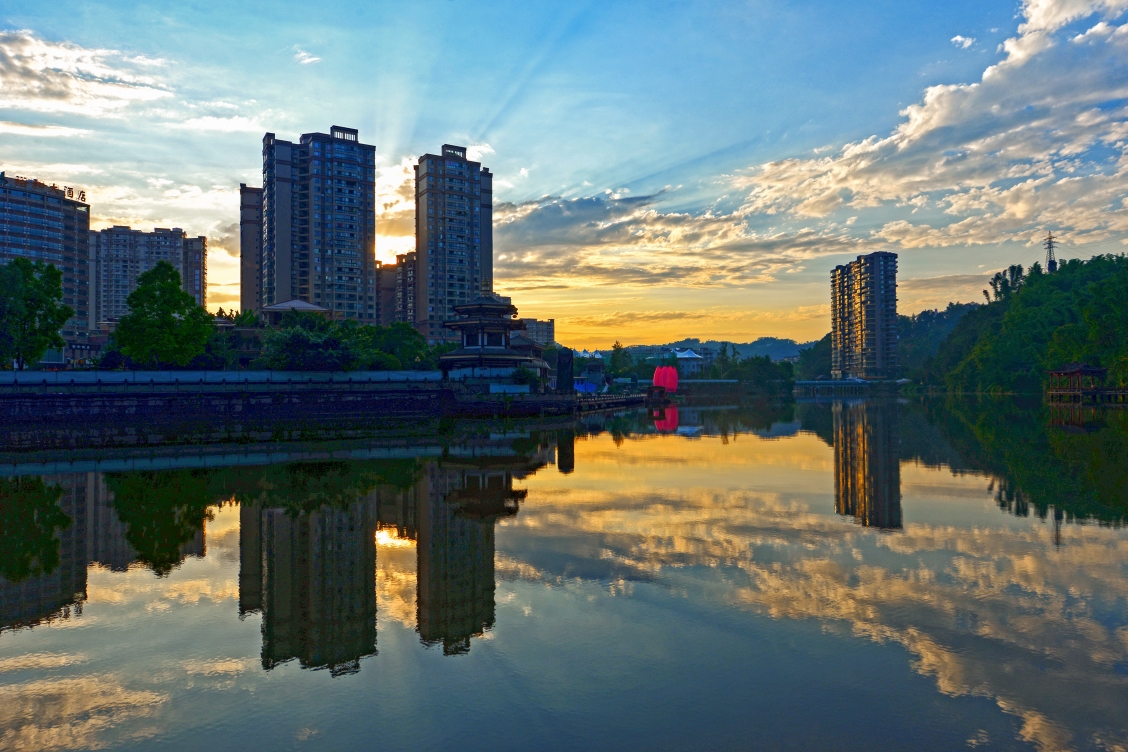 庆祝建国七十周年一组手机随拍记录沐川县城的变迁和山水风光让您在