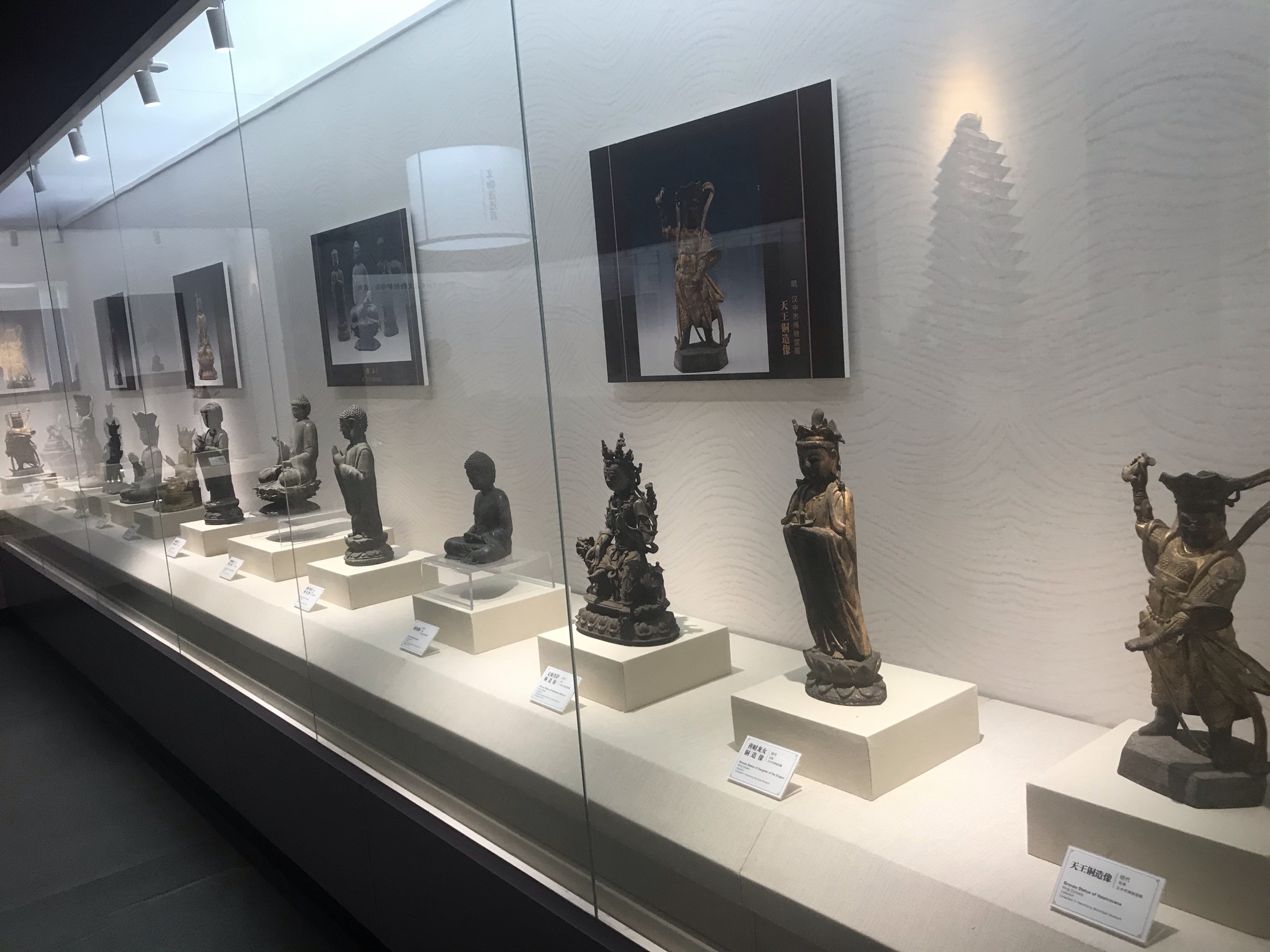 宫廷遗址古汉台,古迹古阁古楼亭; 汉中历史博物馆,文物齐全藏品 ..