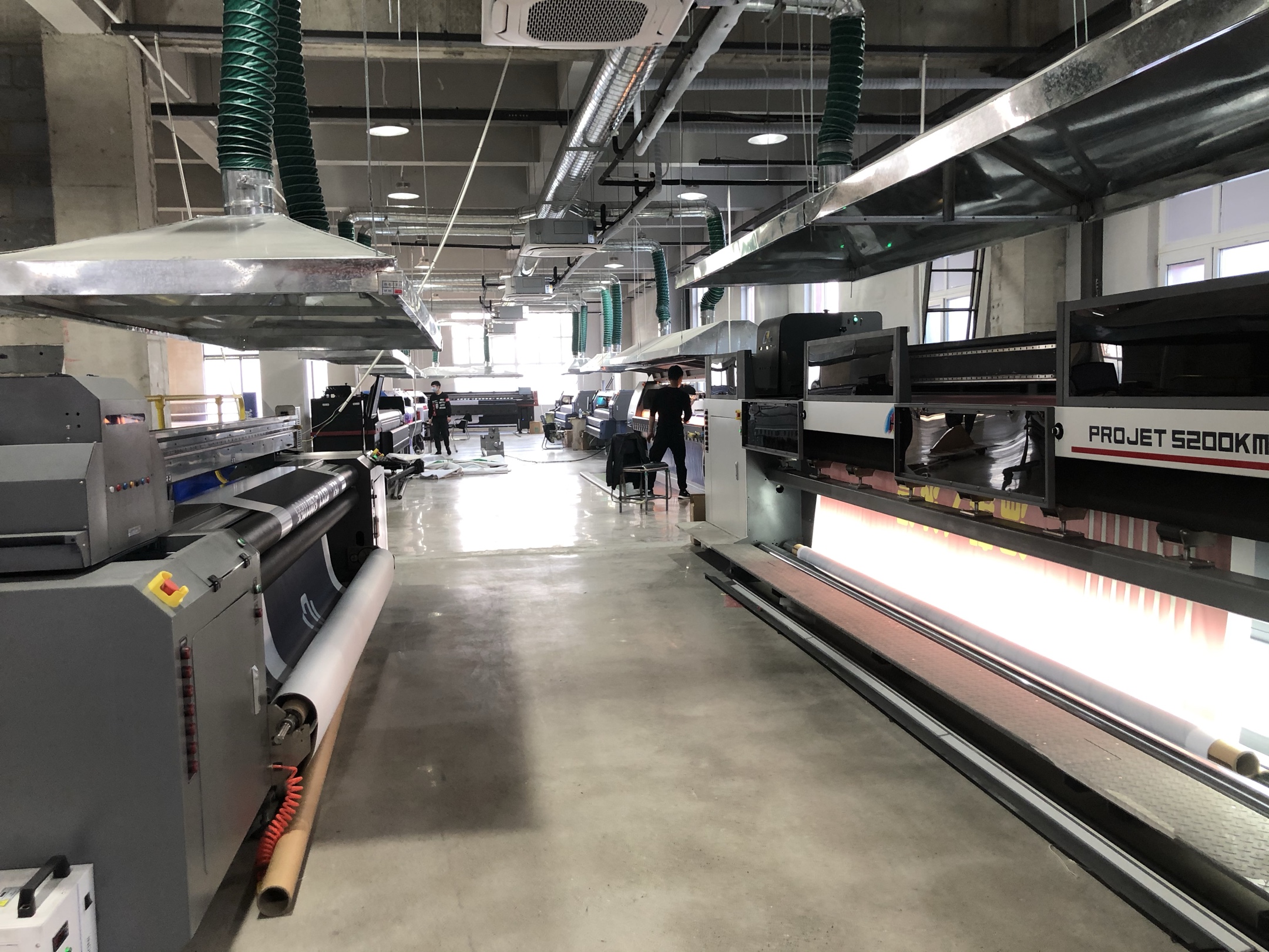 万基喷绘全新升级!"润千万色彩"!广而告之新老客户!