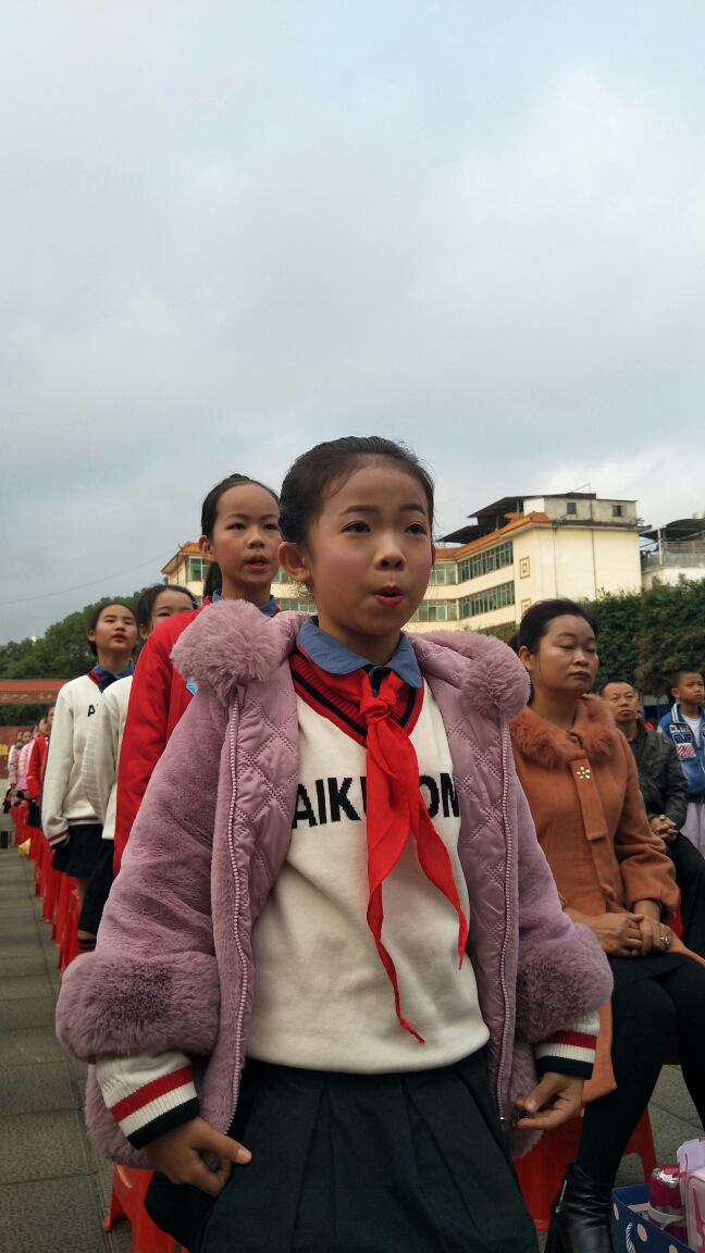 "学会感恩,放飞梦想"——姐岗小学首届十岁成长礼