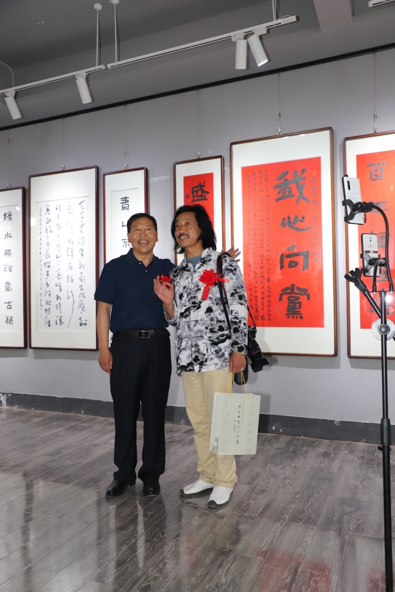 我心向党廖宏斌书法作品展开幕式在礼县文化馆举行