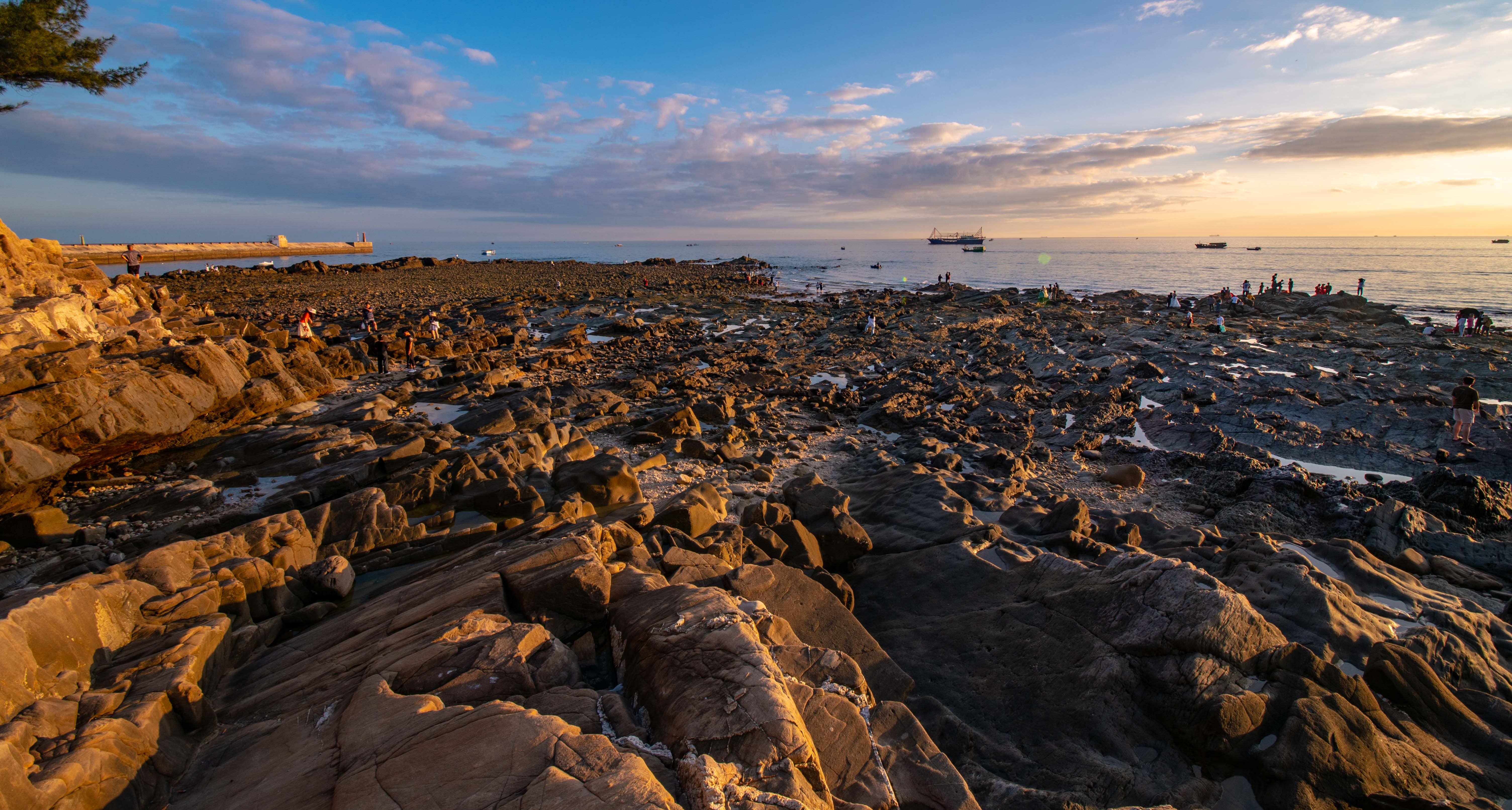 2020年11月20号.拍摄于北海冠头岭夕阳西落时.