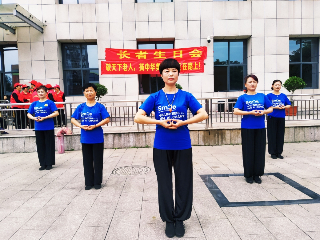 《阿弥陀佛健身操》 巜阿弥陀佛健身操》