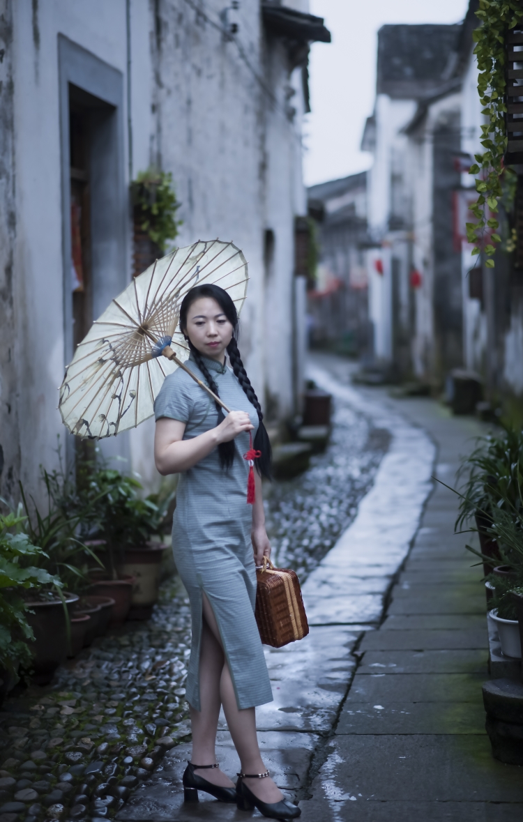 江南雨巷烟雨女子图片