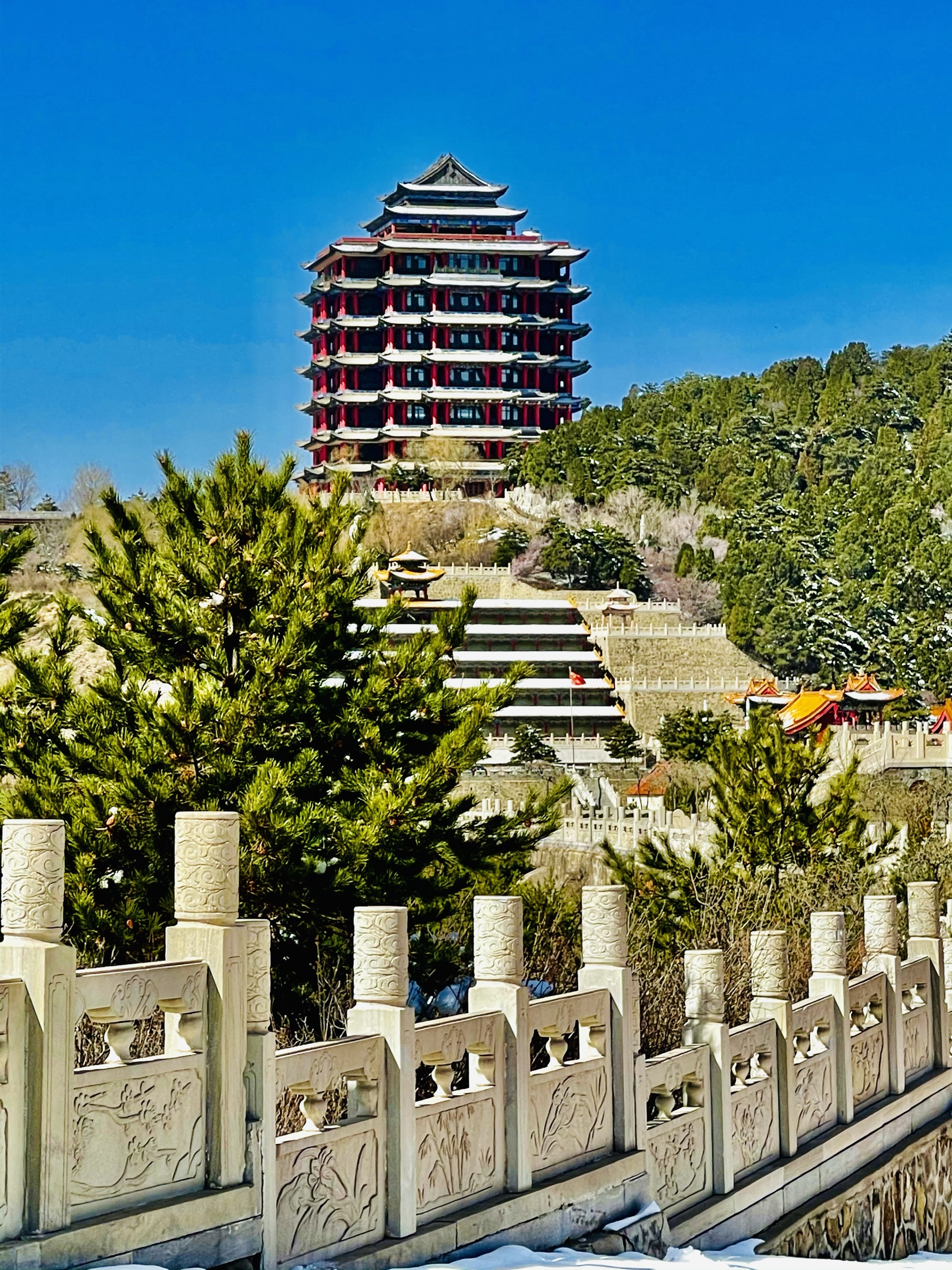 三月春游乌金山