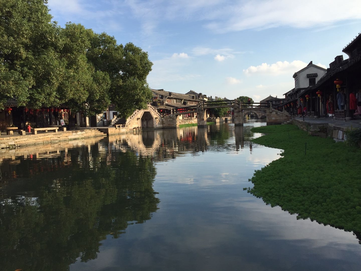 相约西子湖畔我们是快乐的一家人