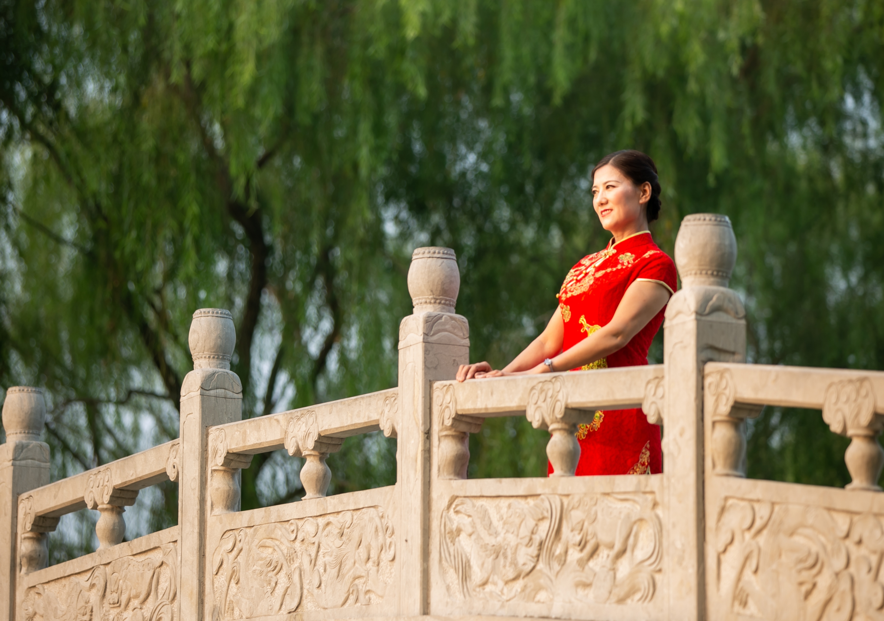 芊芊淑女婀娜旗袍