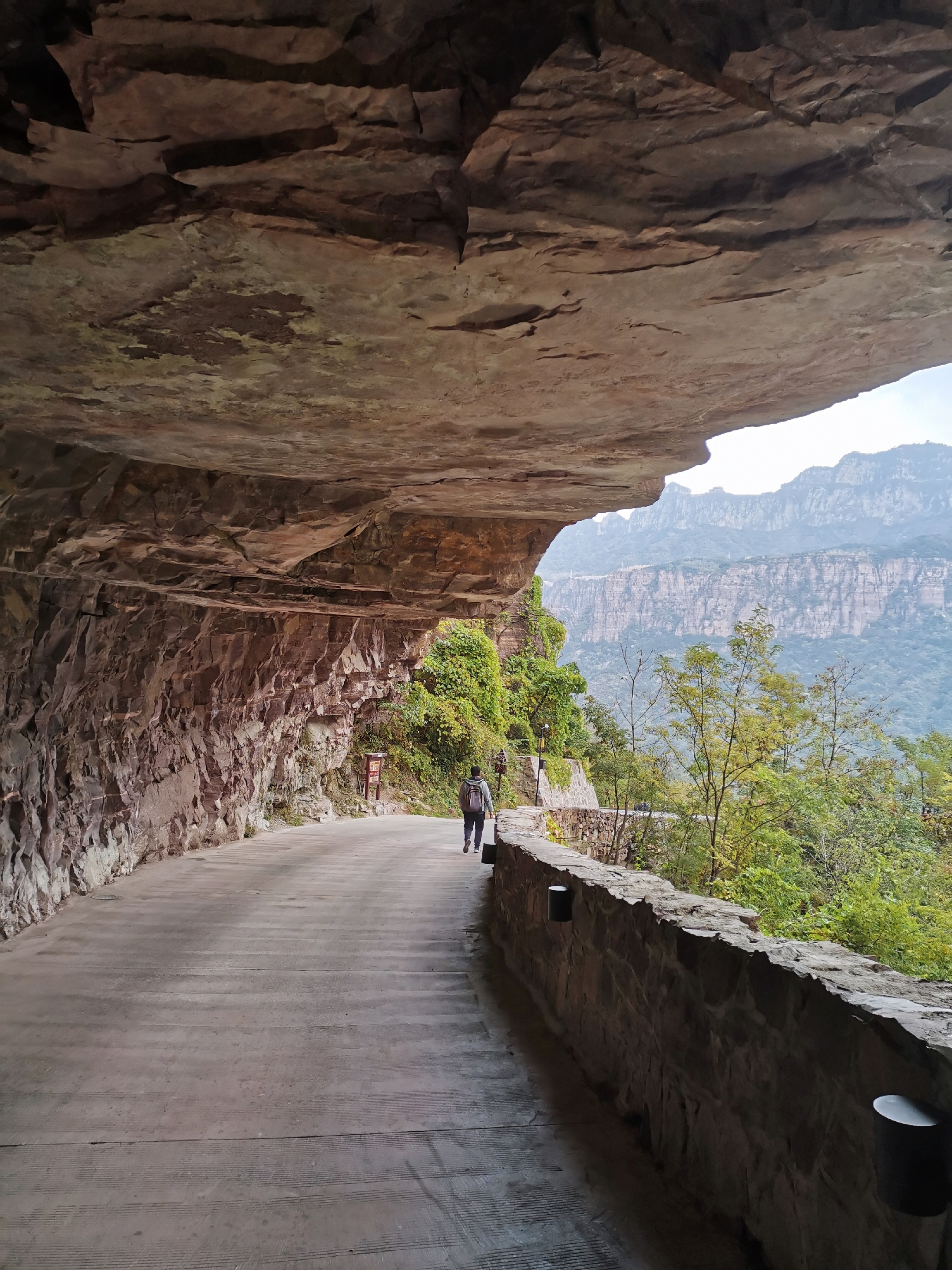 太行山上的明珠一一郭亮村挂壁公路首发