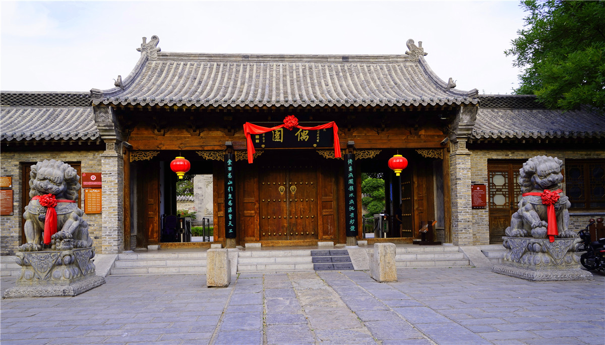 秀美,也有着北方园林的豪爽大气,最重要的的是偶园曾是衡王府的东花园