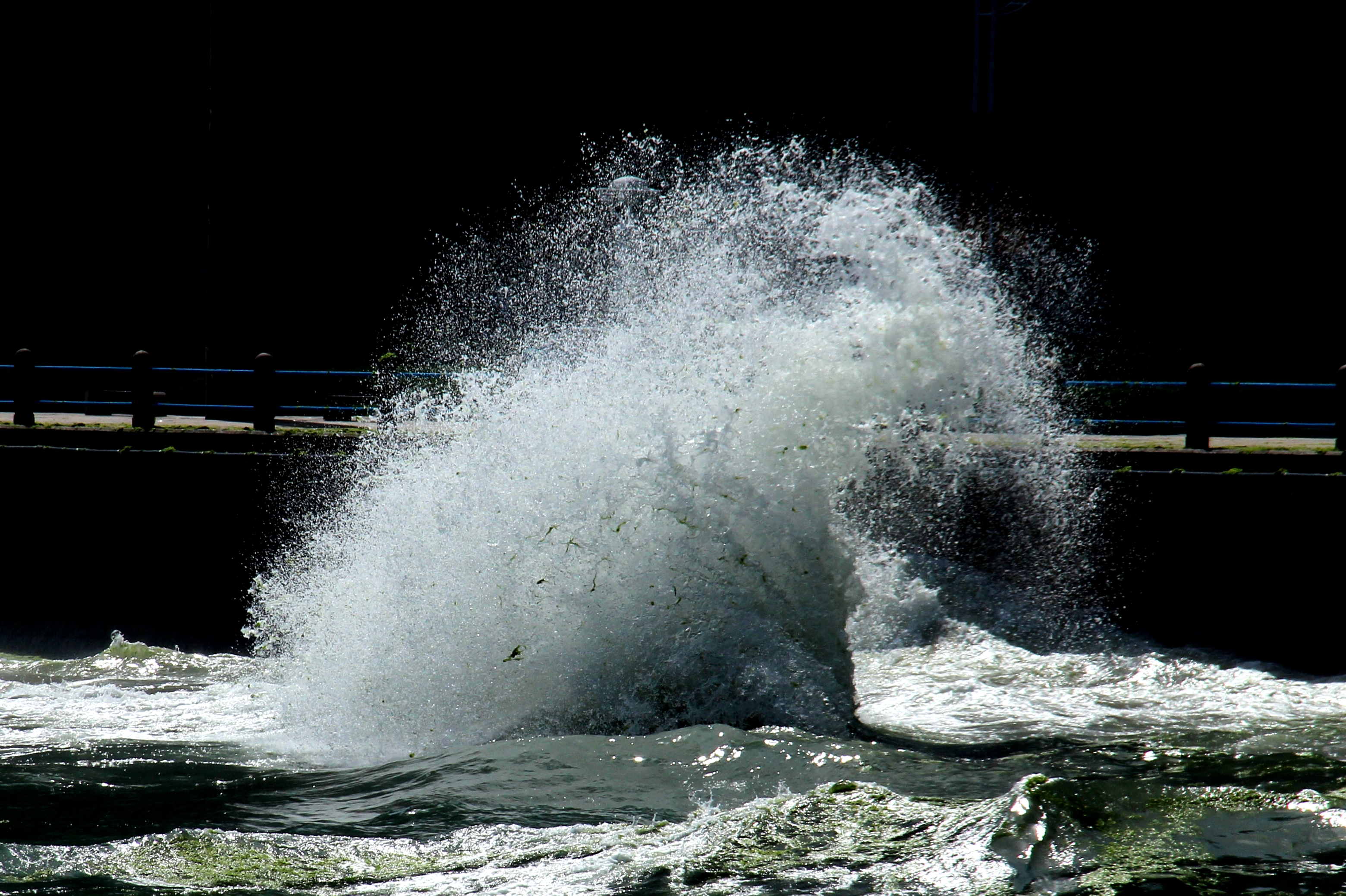 《浪花》摄影:宋家华 青岛