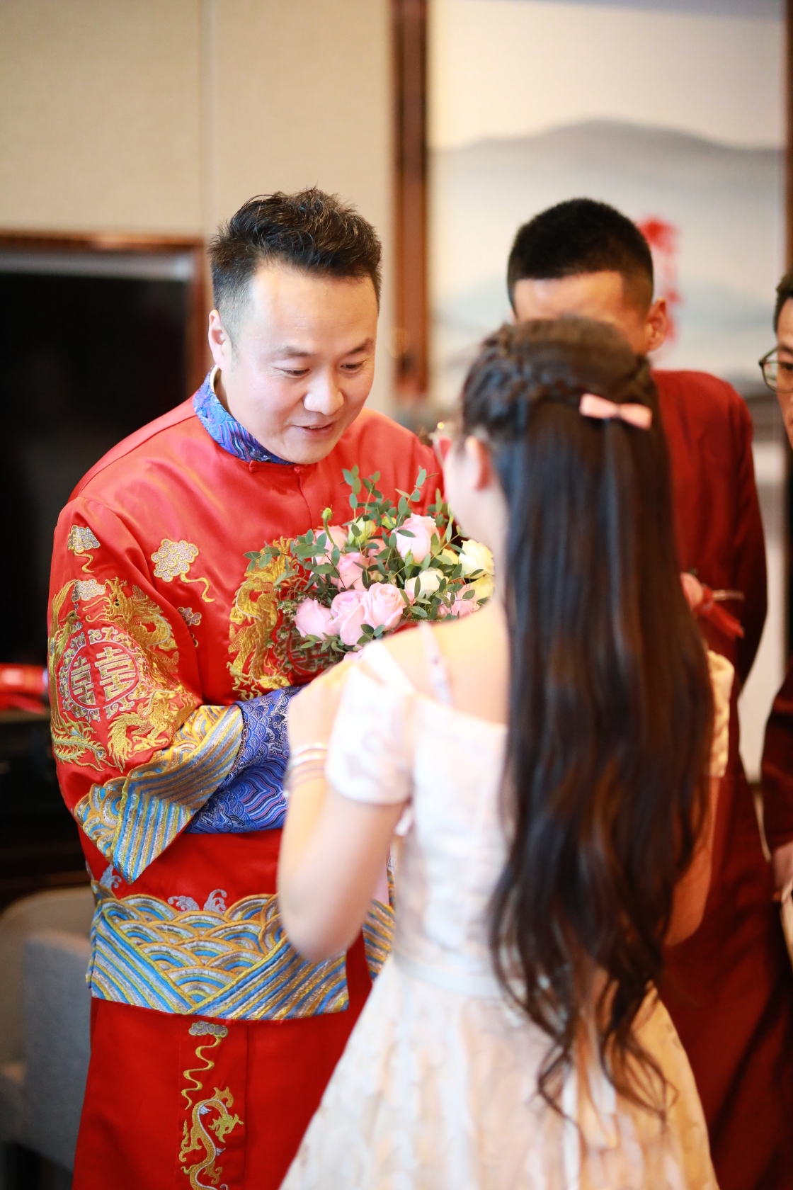 林秋楠就这么水灵灵地酿成辣妹了