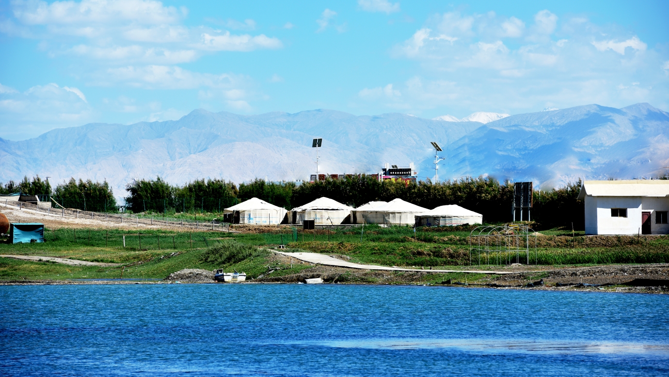 格尔木《美丽的.金鱼湖》