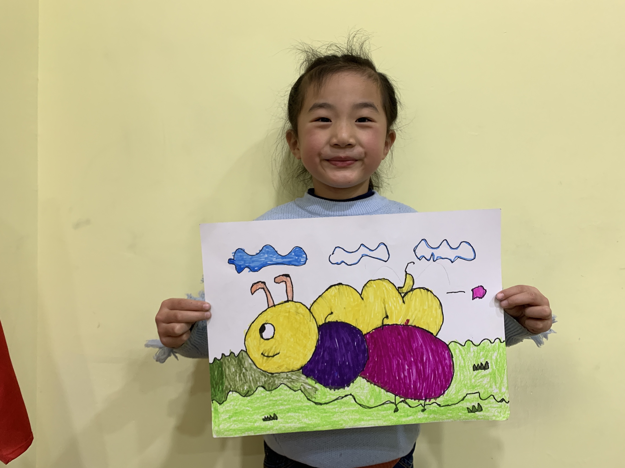 苗苗提升班本期美术作品《蚂蚁搬食物》